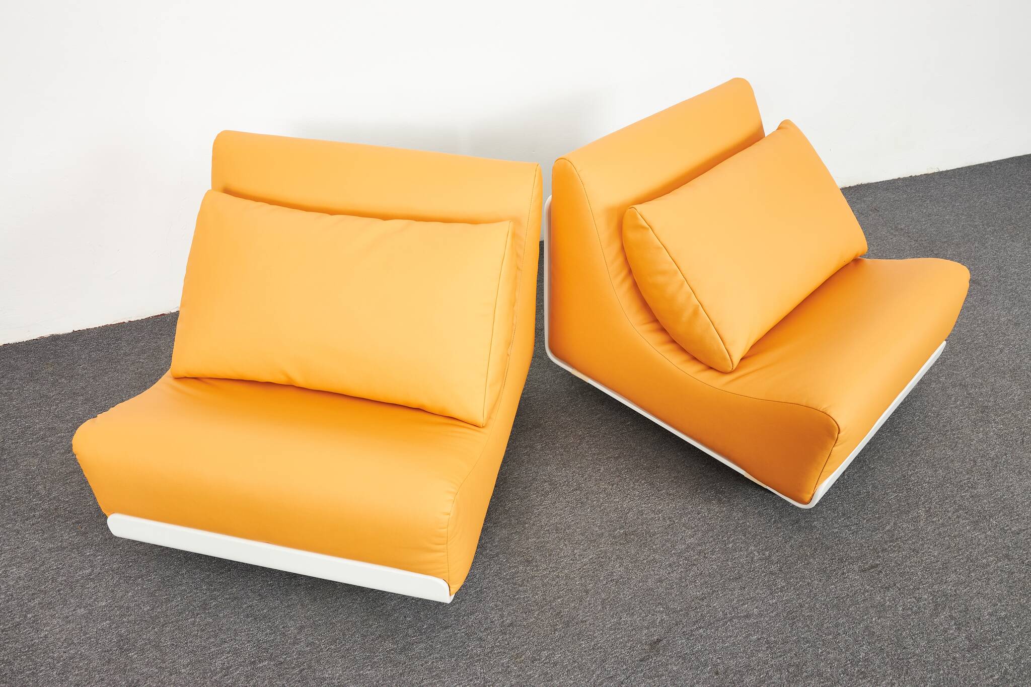 Space Age Orbis lounge chairs by Luigi Colani for CORE 1970s