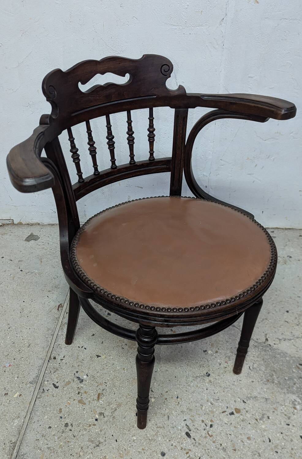 Curved wood armchair J&J khon office