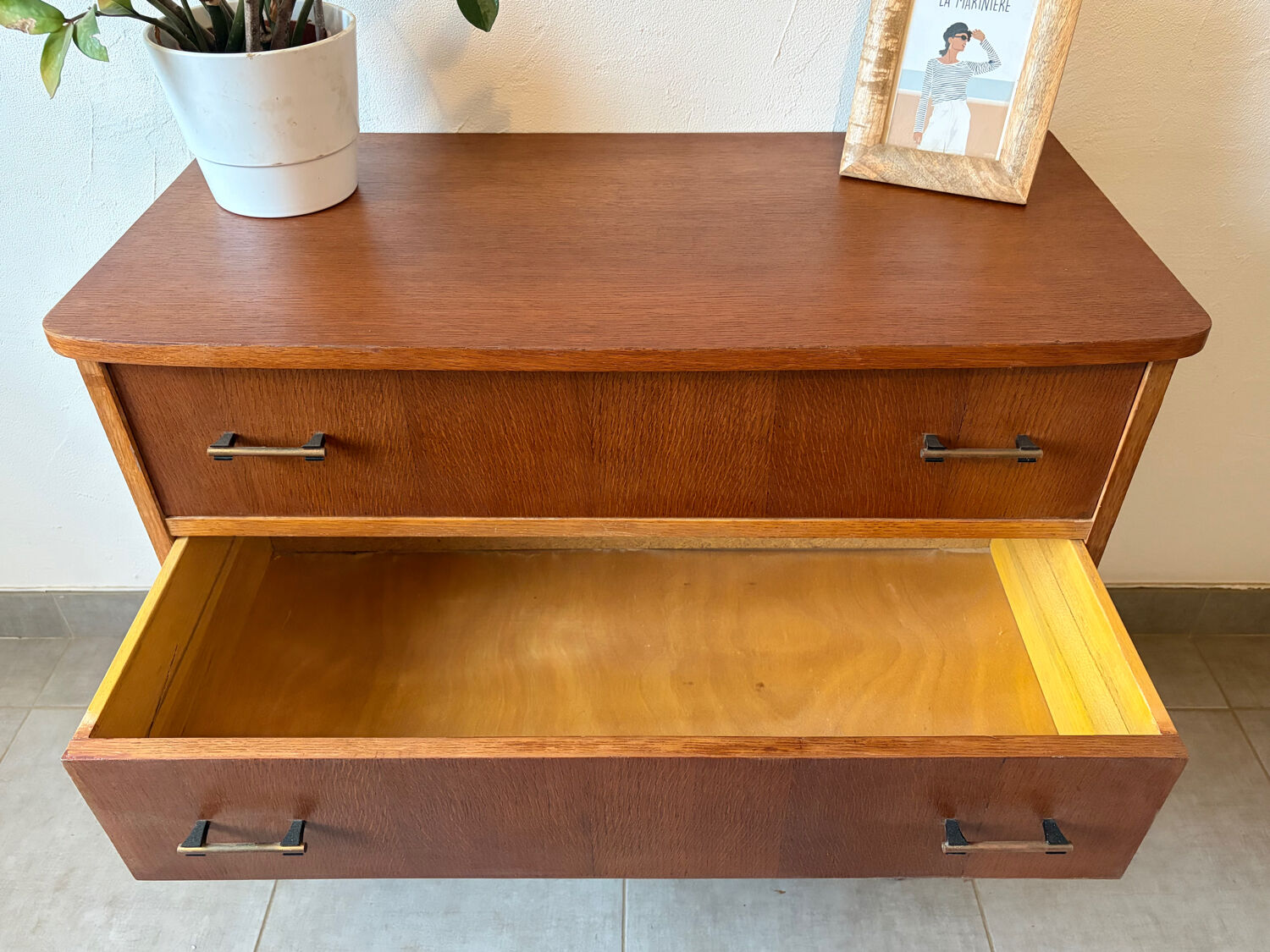 Vintage chest of drawers from the 1950s.