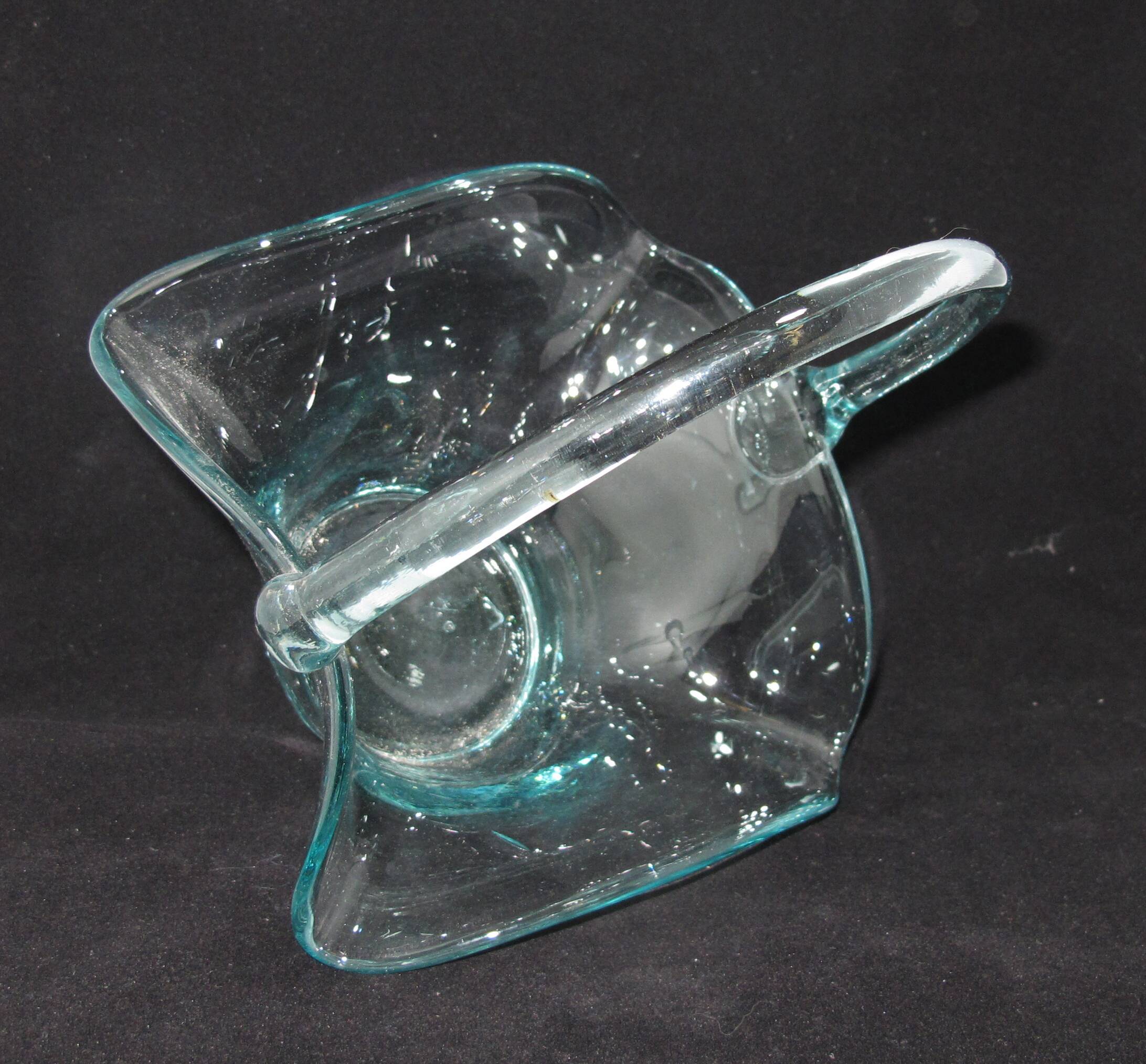 Basket-shaped glass basket