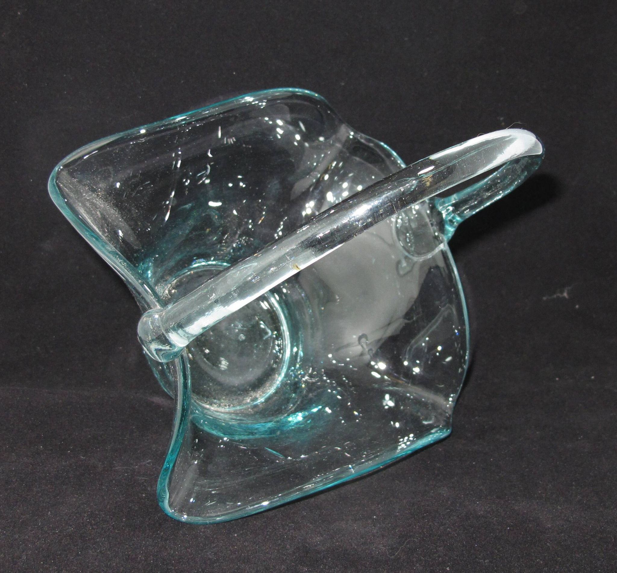 Corbeille en verre forme panier