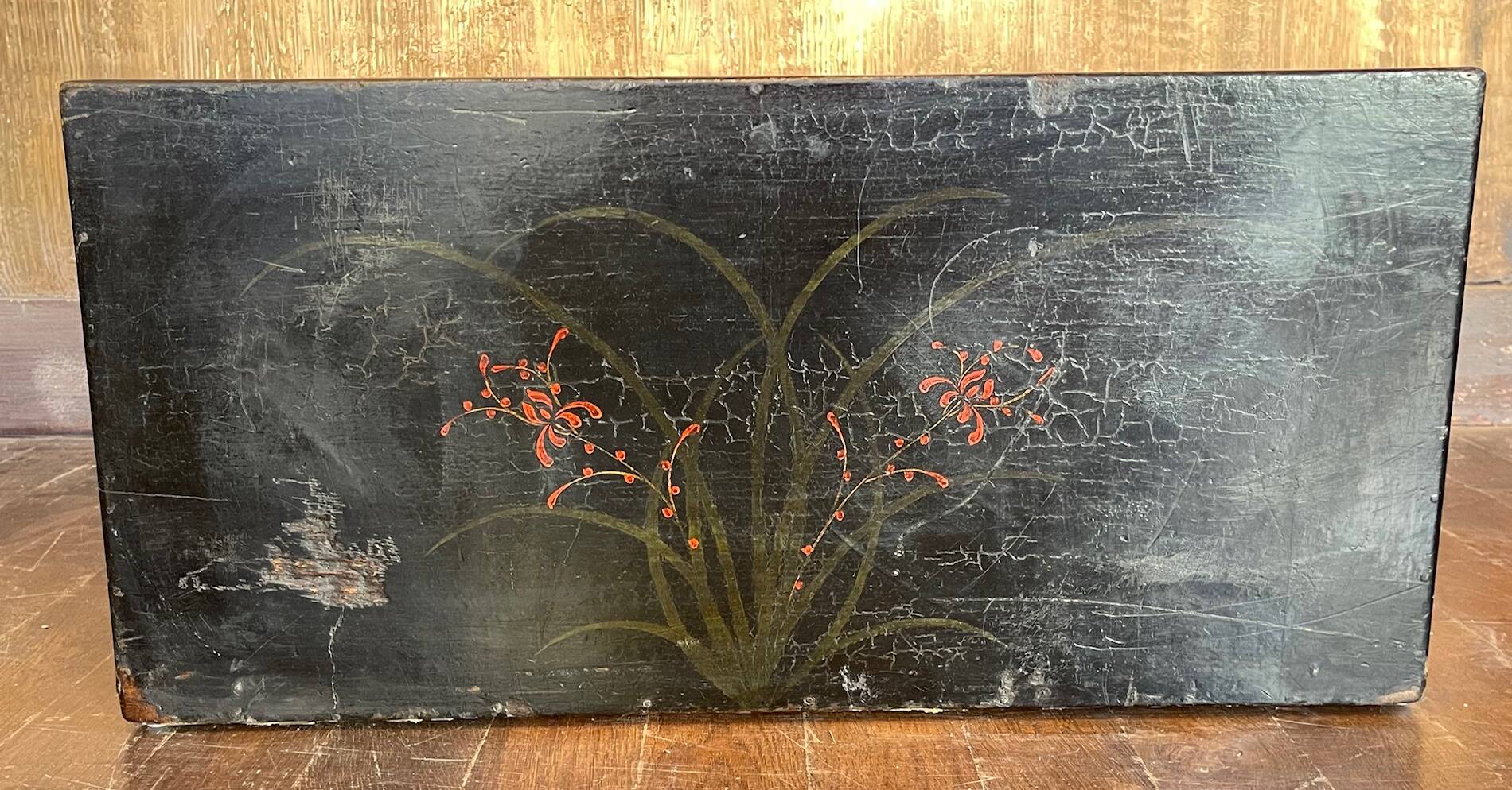 Ancient chinese chest with 2 doors