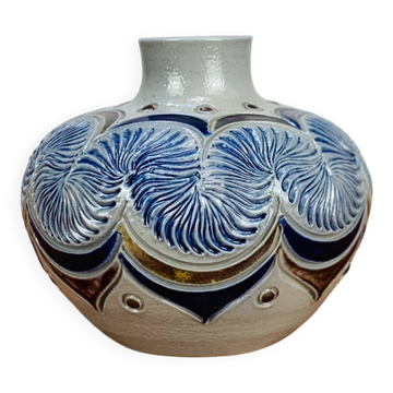 Art Deco vase in Alsace sandstone from Betschdorf