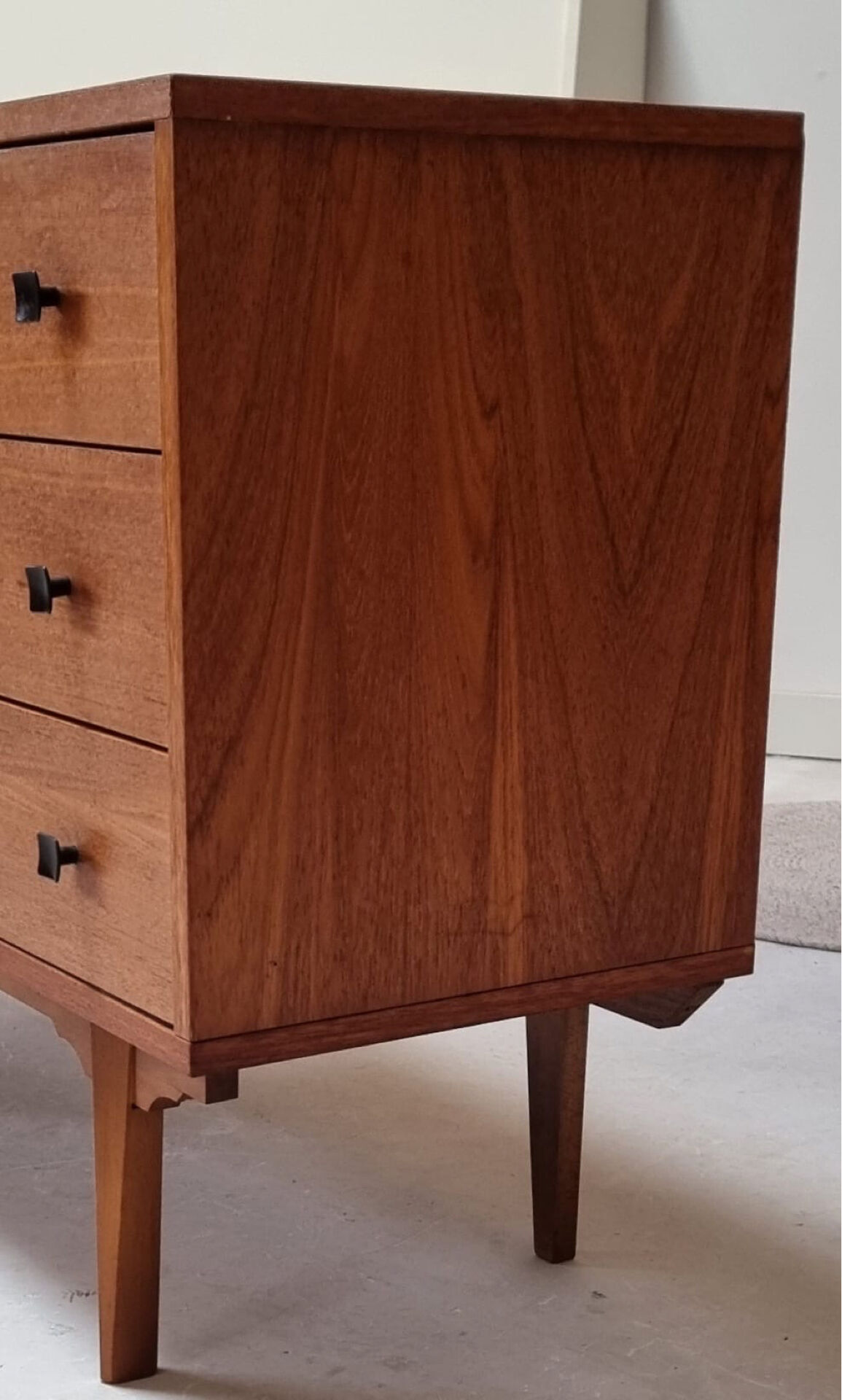 Mid-century drawer cabinet