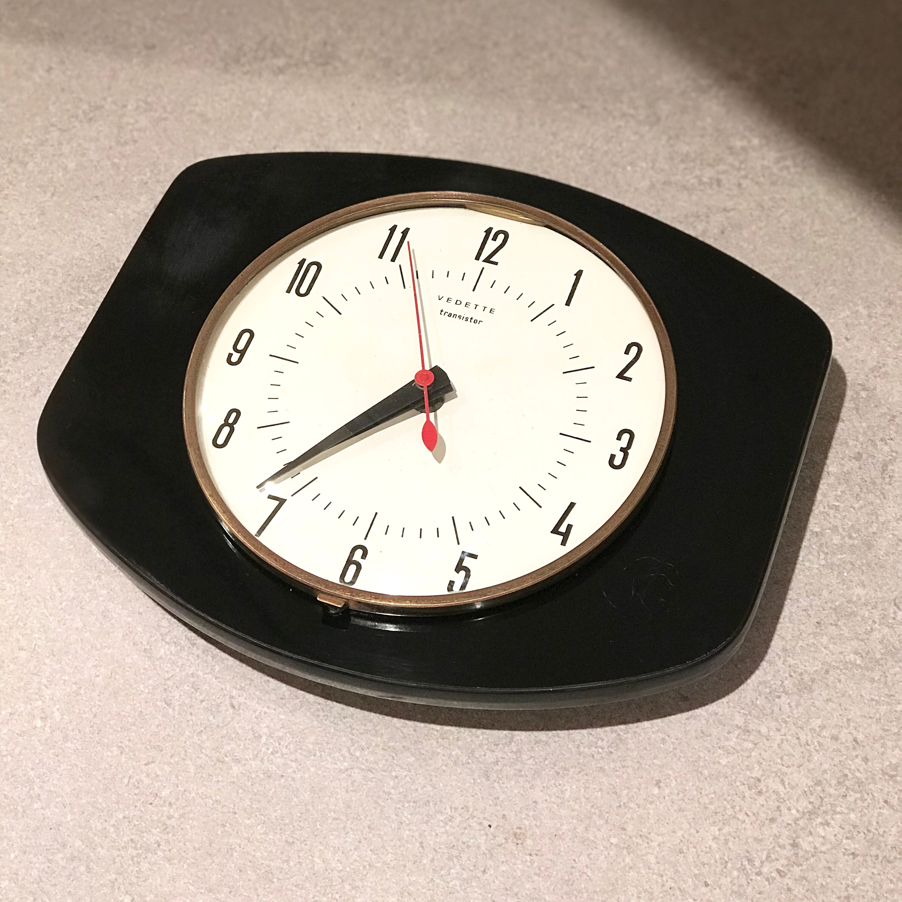 Horloge Vedette formica noir années 60