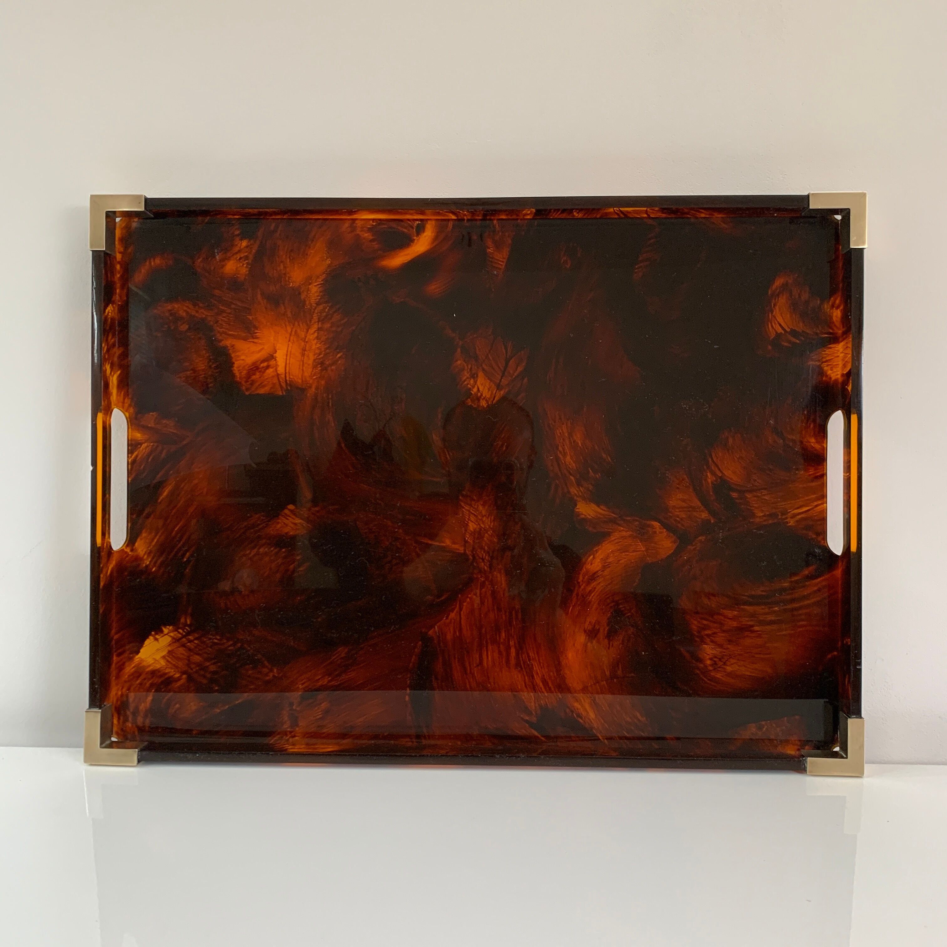 Plateau de service laiton et lucite facon ecaille de tortue