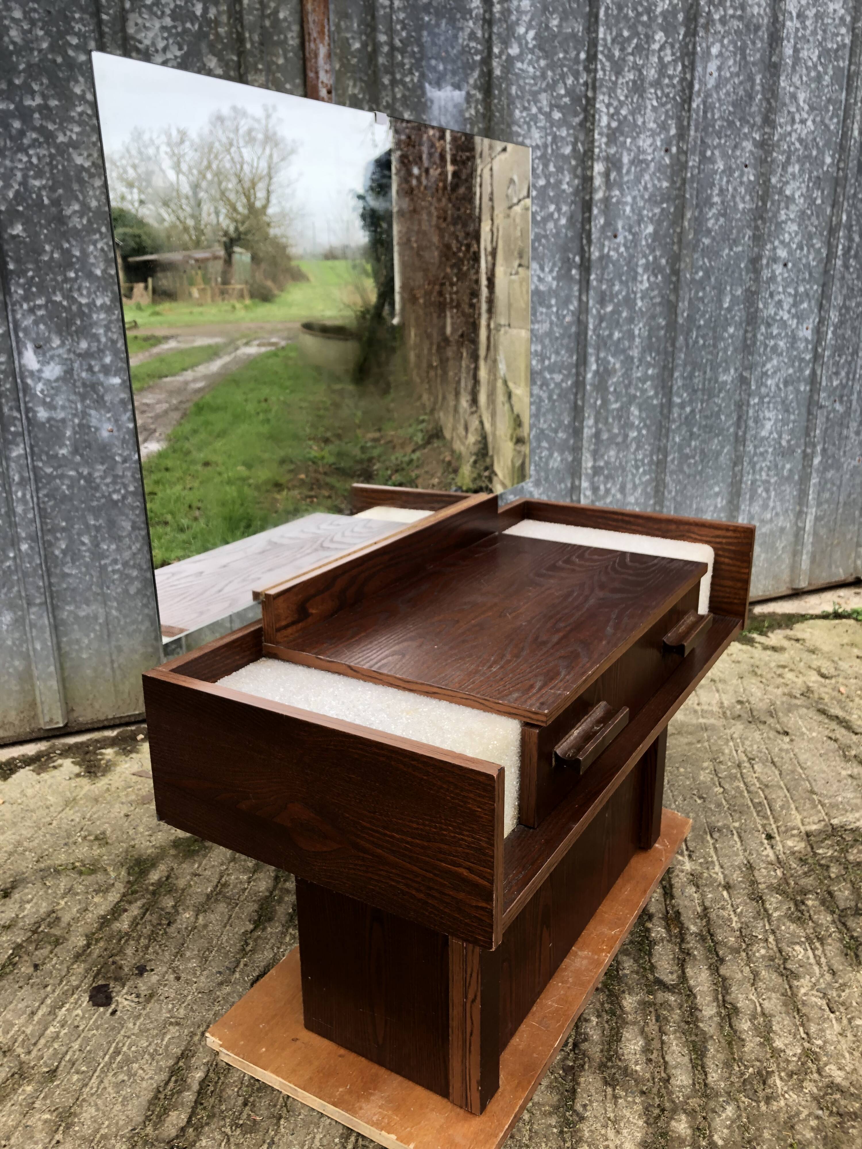 Vintage elm veneer dressing table with 1 drawer and 2 resin lamps.