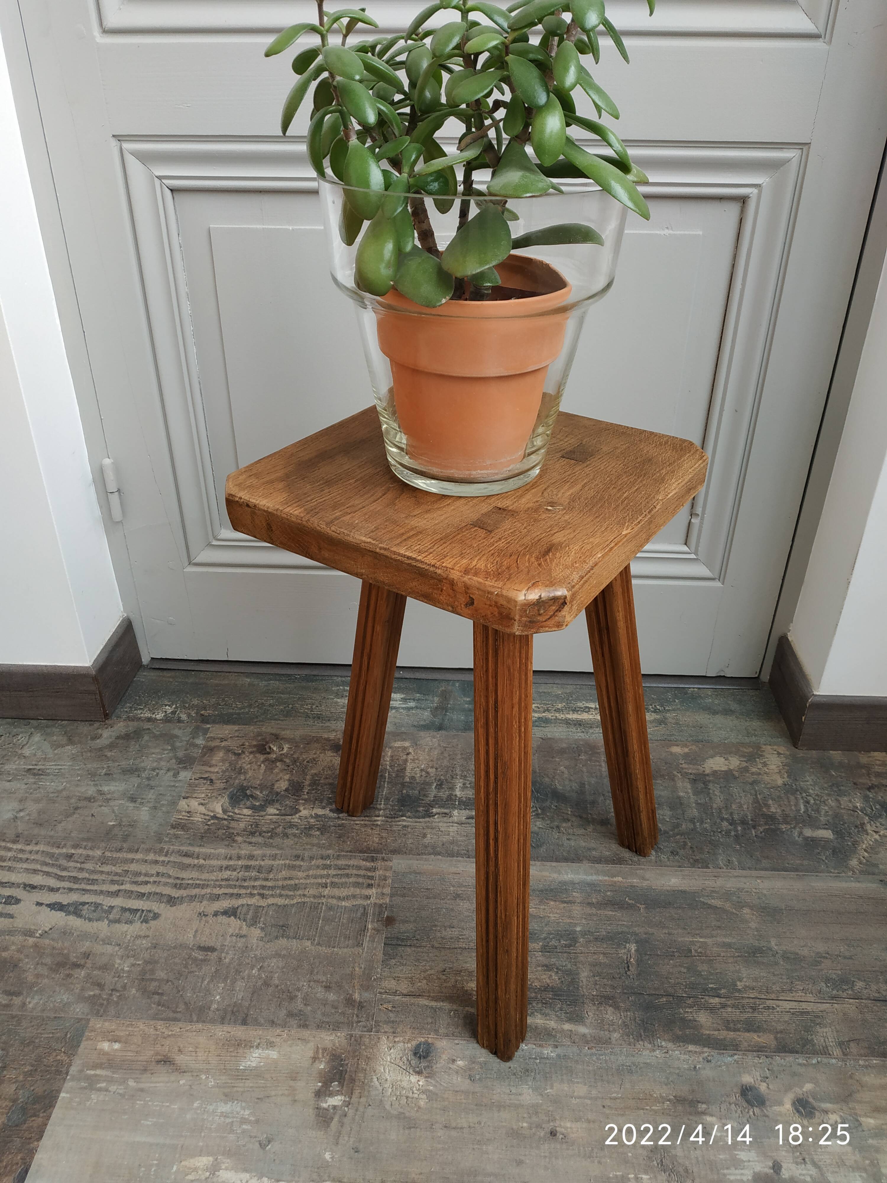 Tripod wood stool