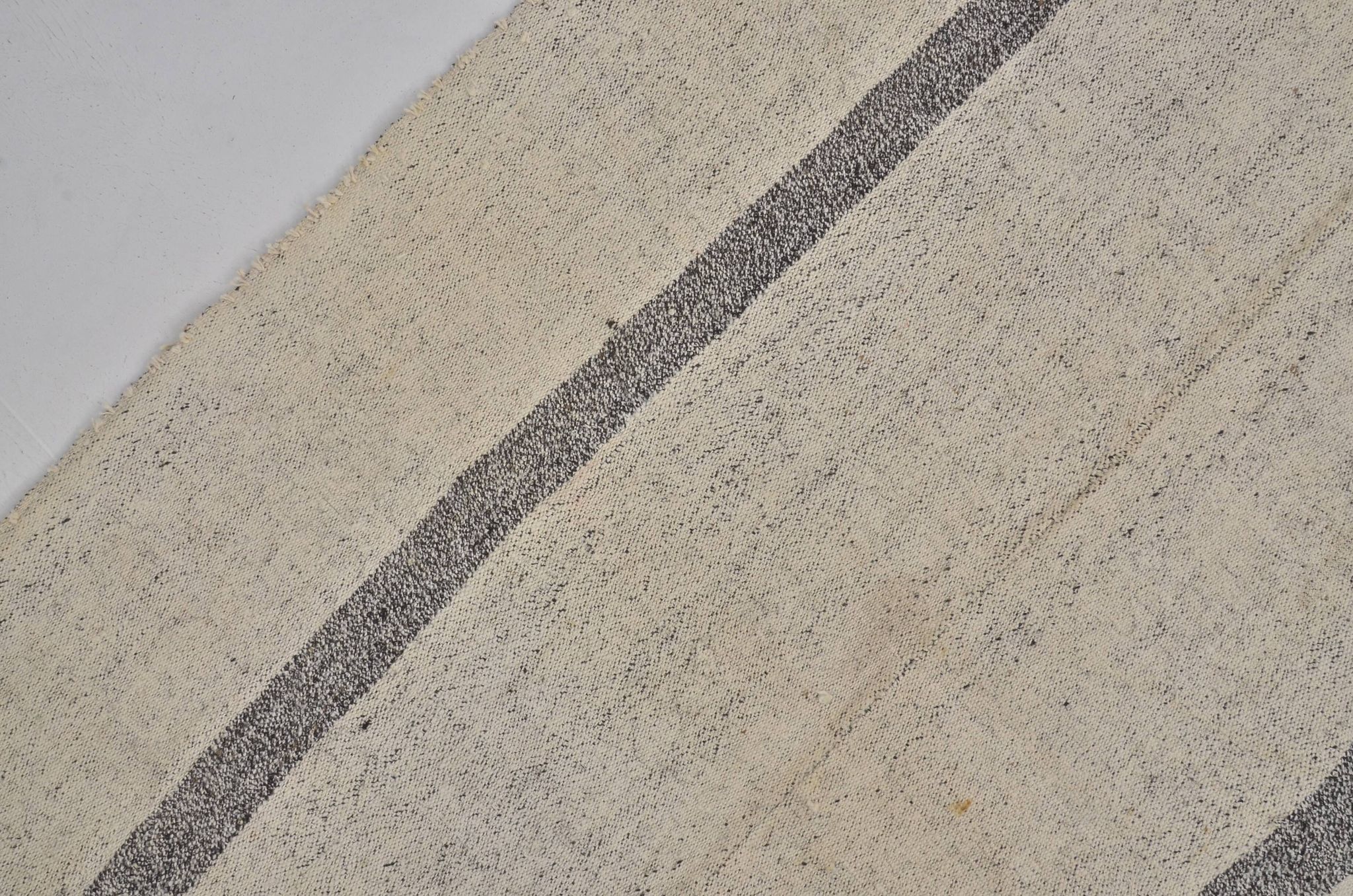Tapis Kilim beige et noir