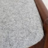 Chaise en teck Ærthøj Jensen & Mølholm entièrement restaurée avec un revêtement en feutre de laine / Design danois moderne du milieu du siècle / Années 1960