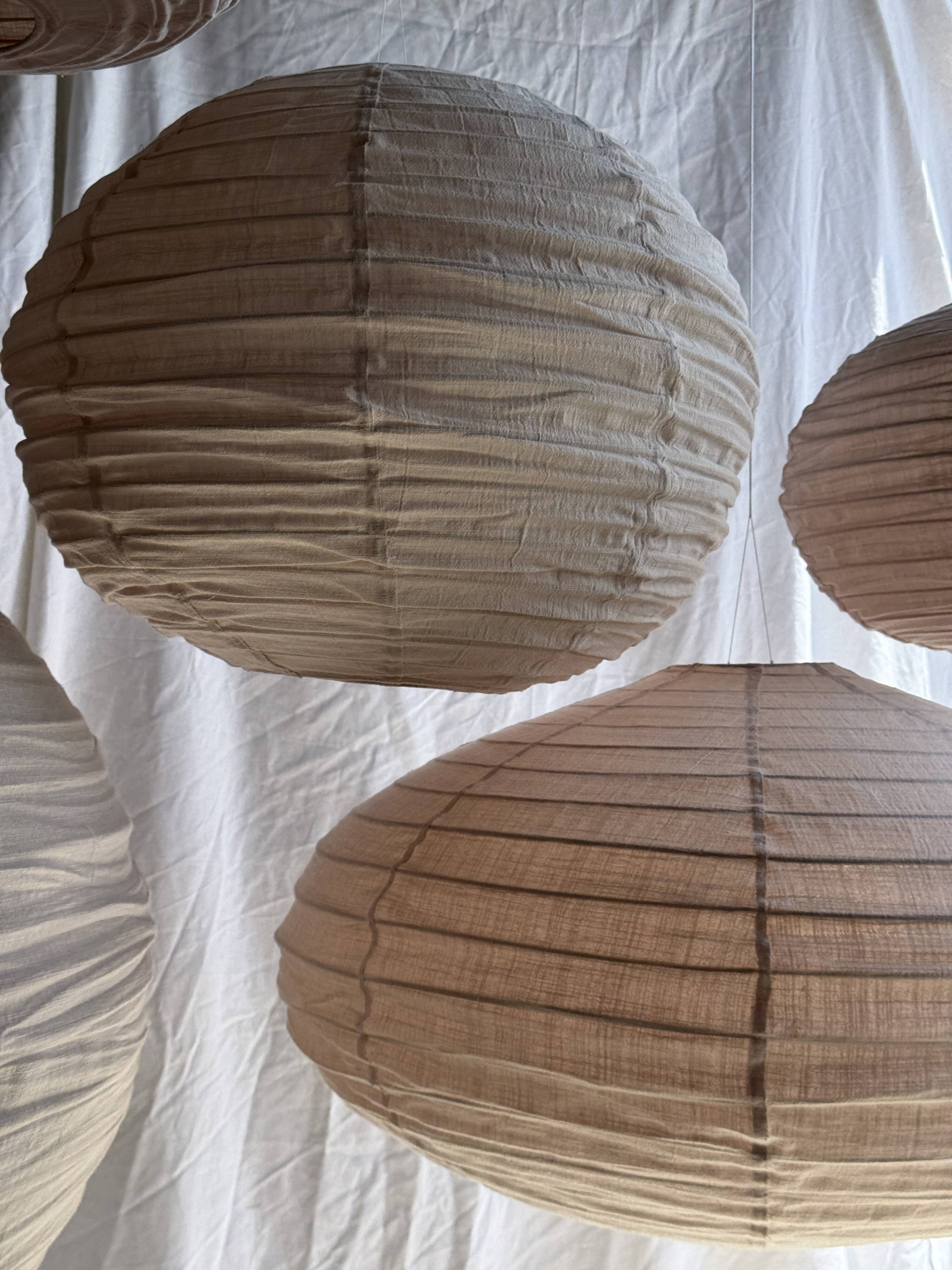 Average suspension in rattan and natural linen, round Japanese style, pink D40.