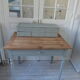 Bureau à gradin patiné vert de gris , plateau bois.