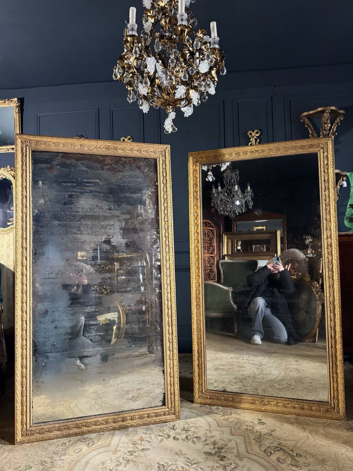Paire De Miroirs Du Début Du XIXe En Bois Doré De Style Louis XVI