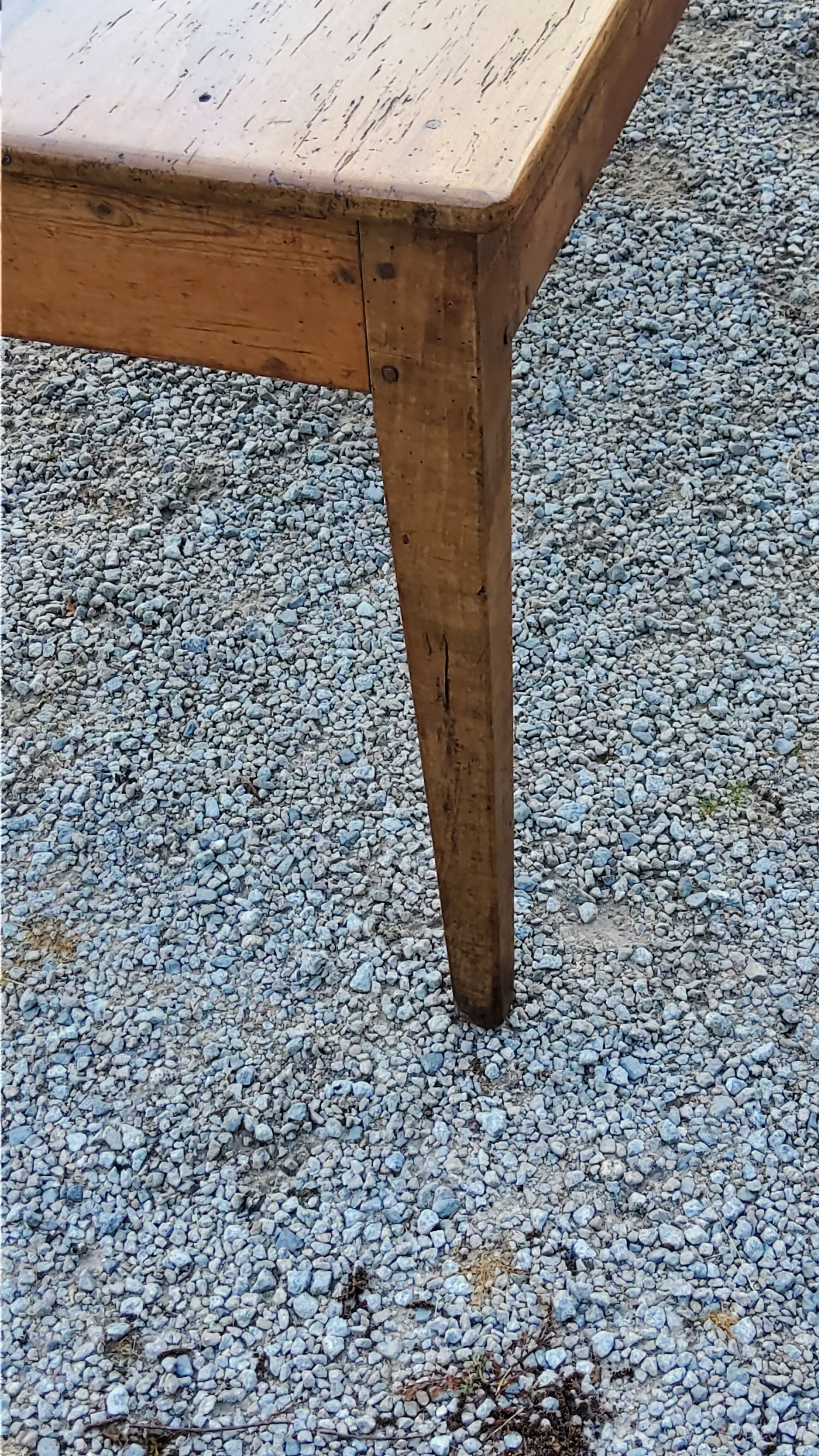 Farm table nineteenth century feet spindles 251cm and its 2 benches