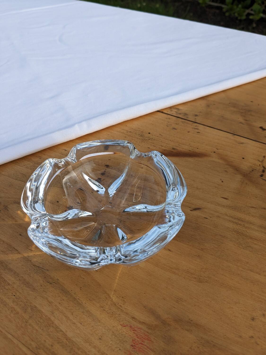 Flower shaped glass ashtray