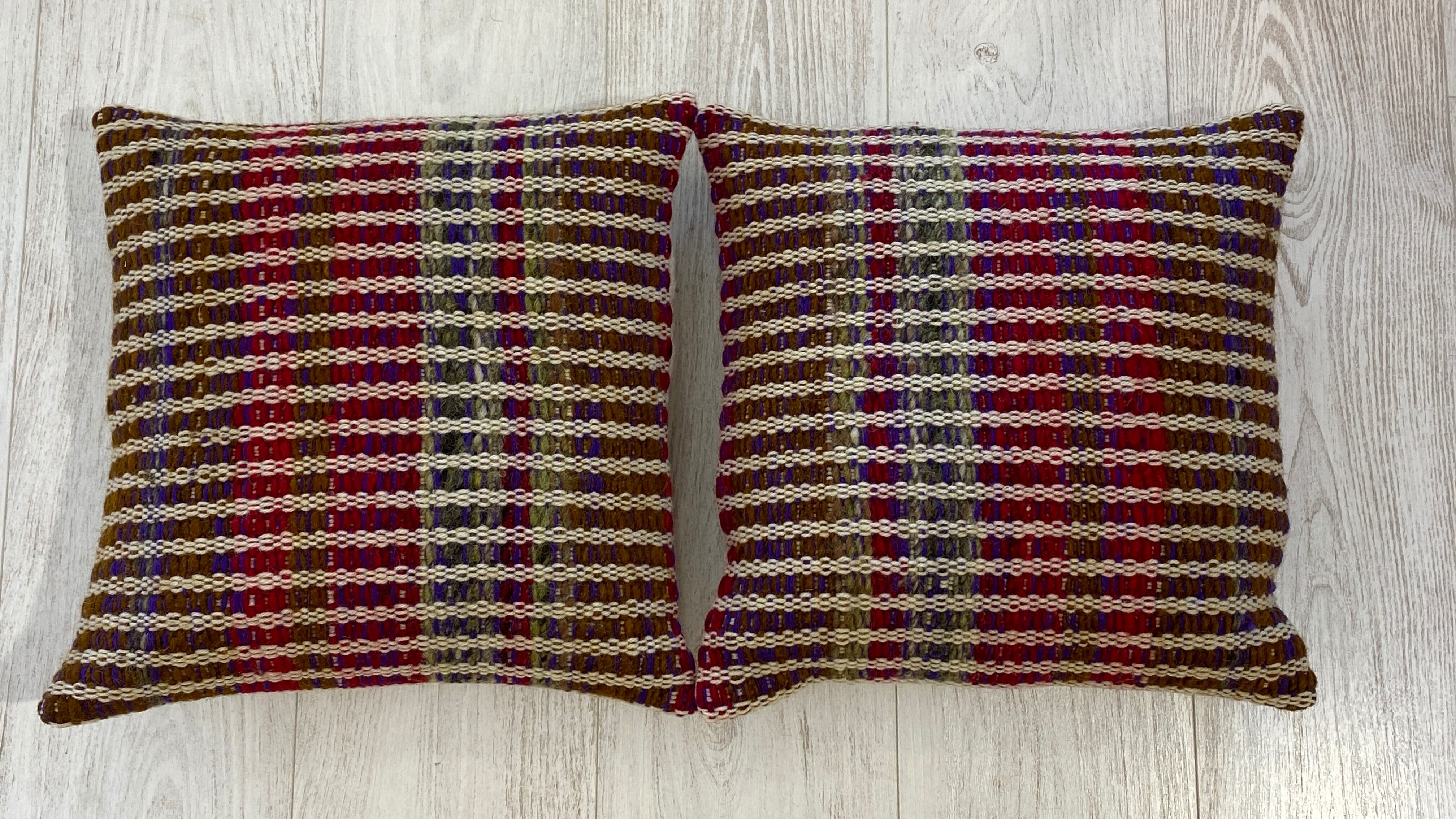 Pair of cushions in wool weave