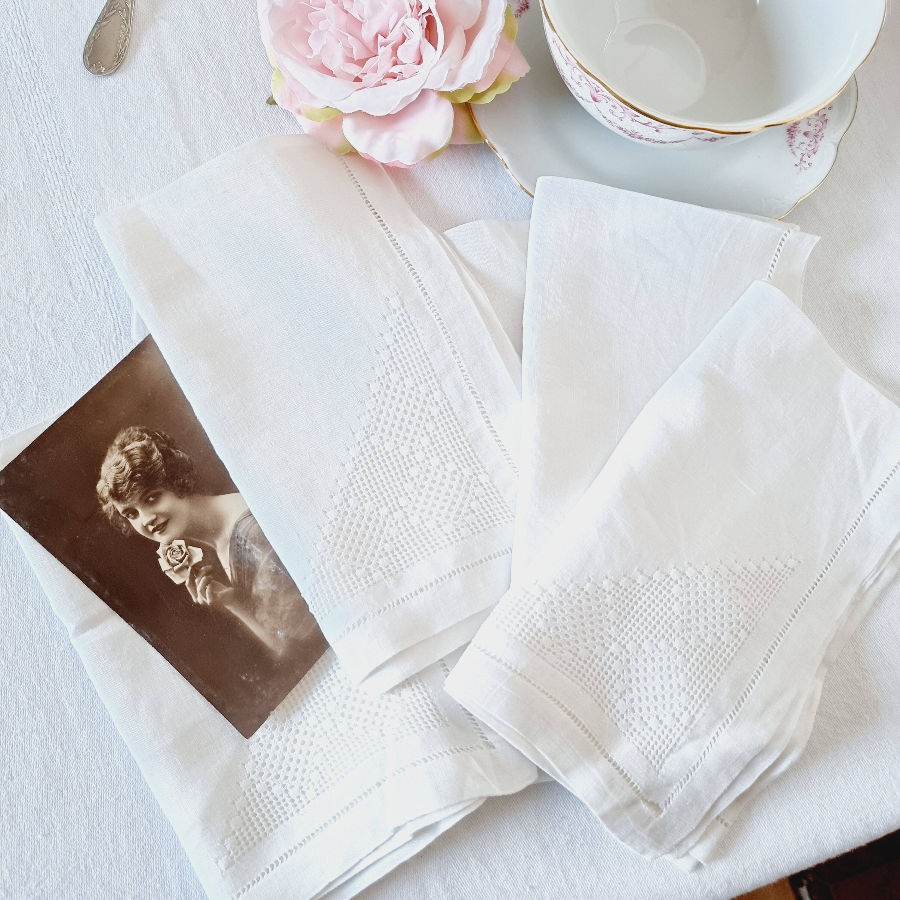 6 linen napkins with perforated lace for breakfast or lunch