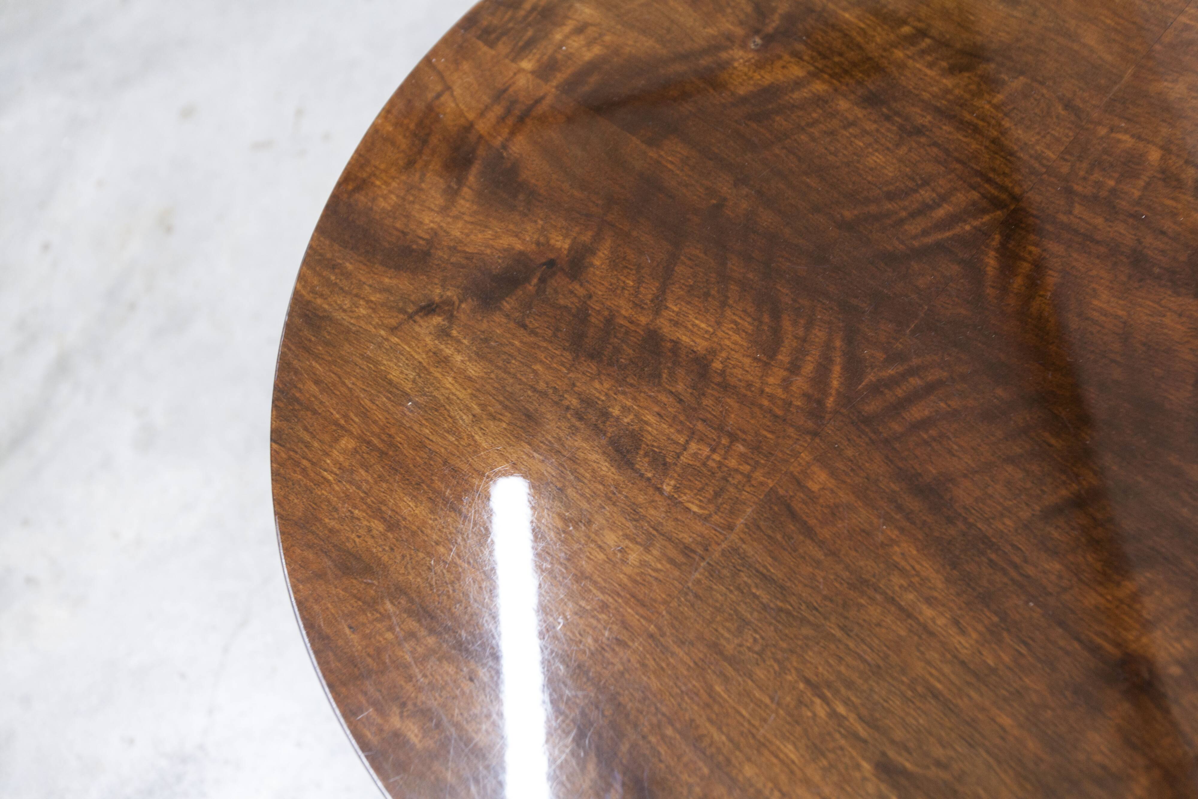 1960s Scandinavian tripod coffee table with glossy varnish in mahogany wood.