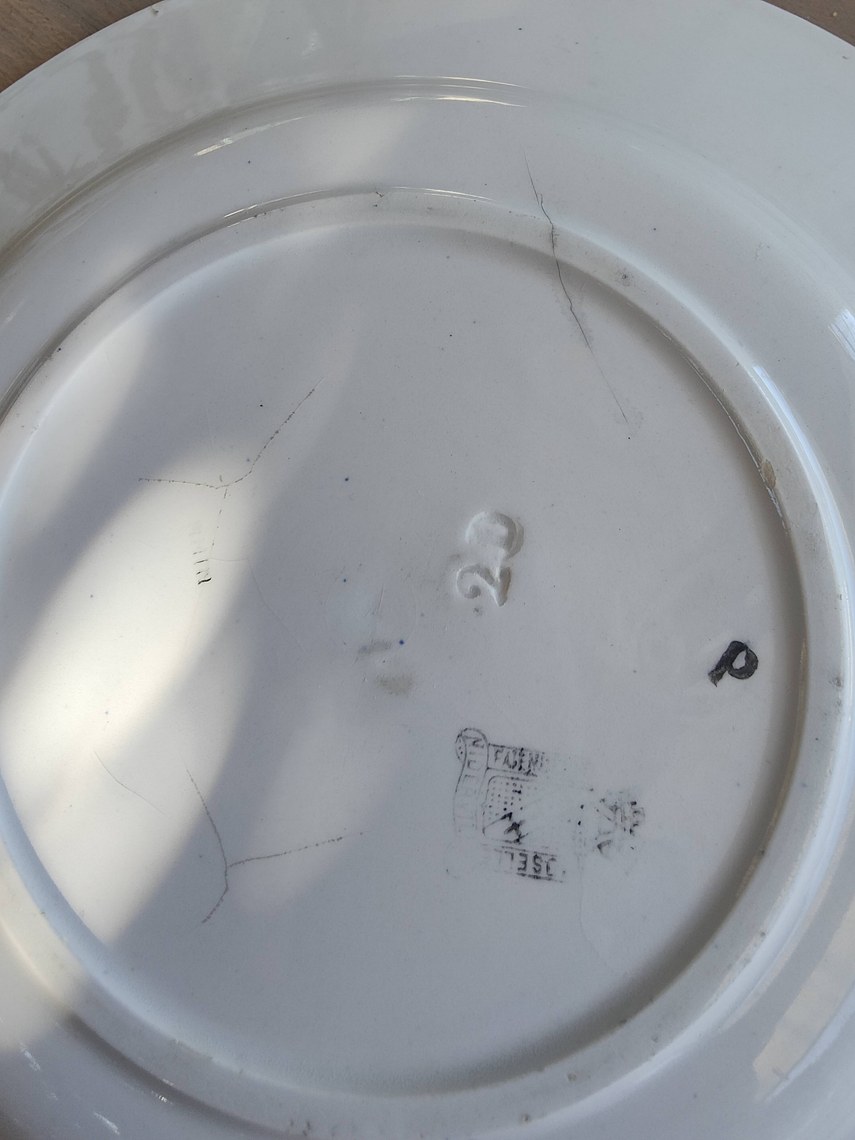 Set of 3 iron earth flat plates Faïencerie Niderviller. Blue and white “Art Deco” decor.