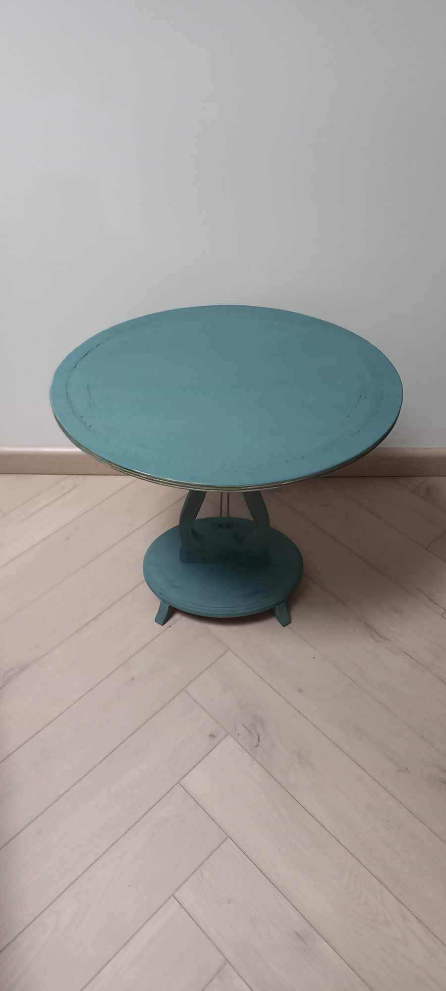 Oval pedestal table