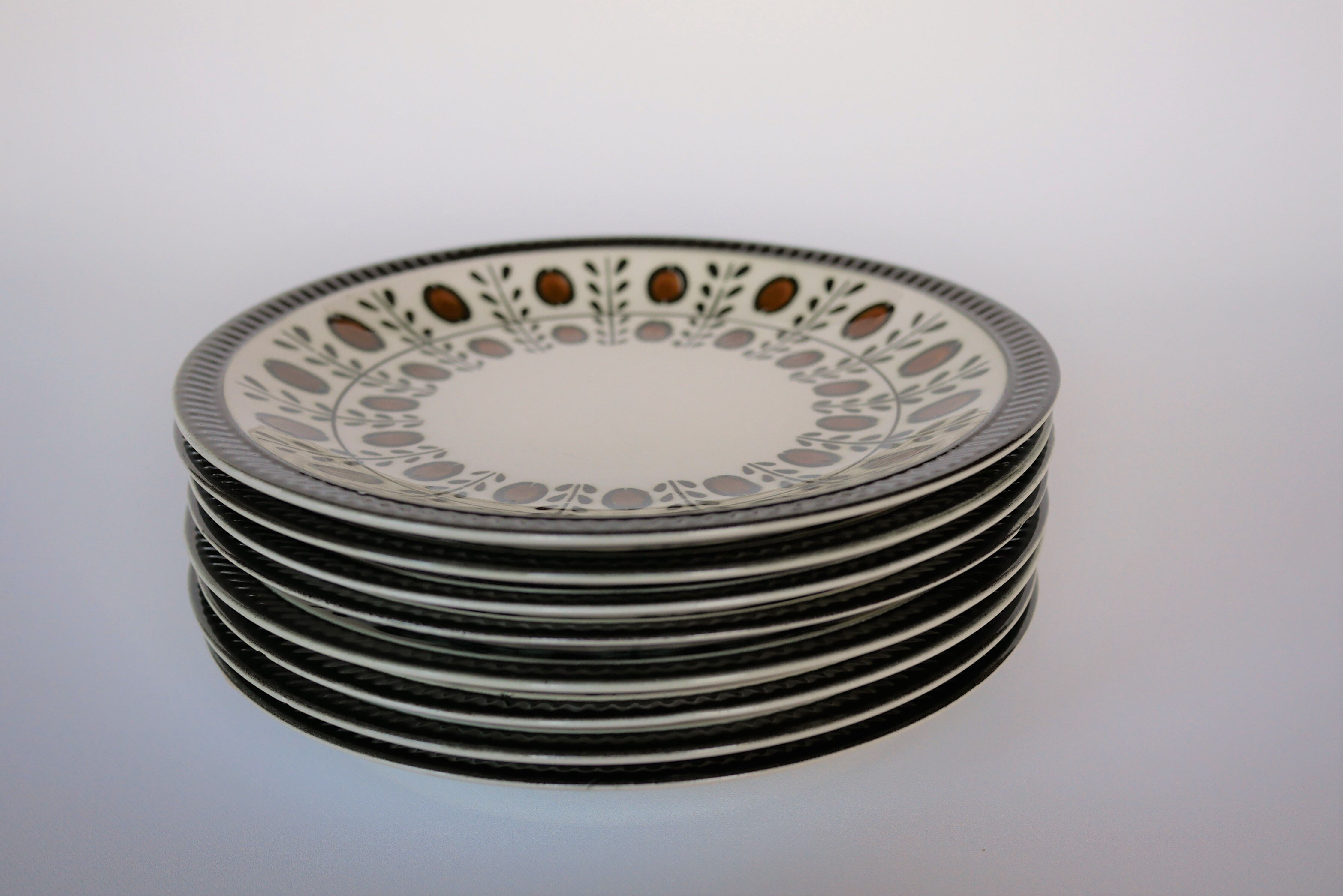 Series of 8 vintage plates edited by Boch La Louvière