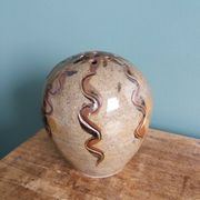 Vase pique fleur signé