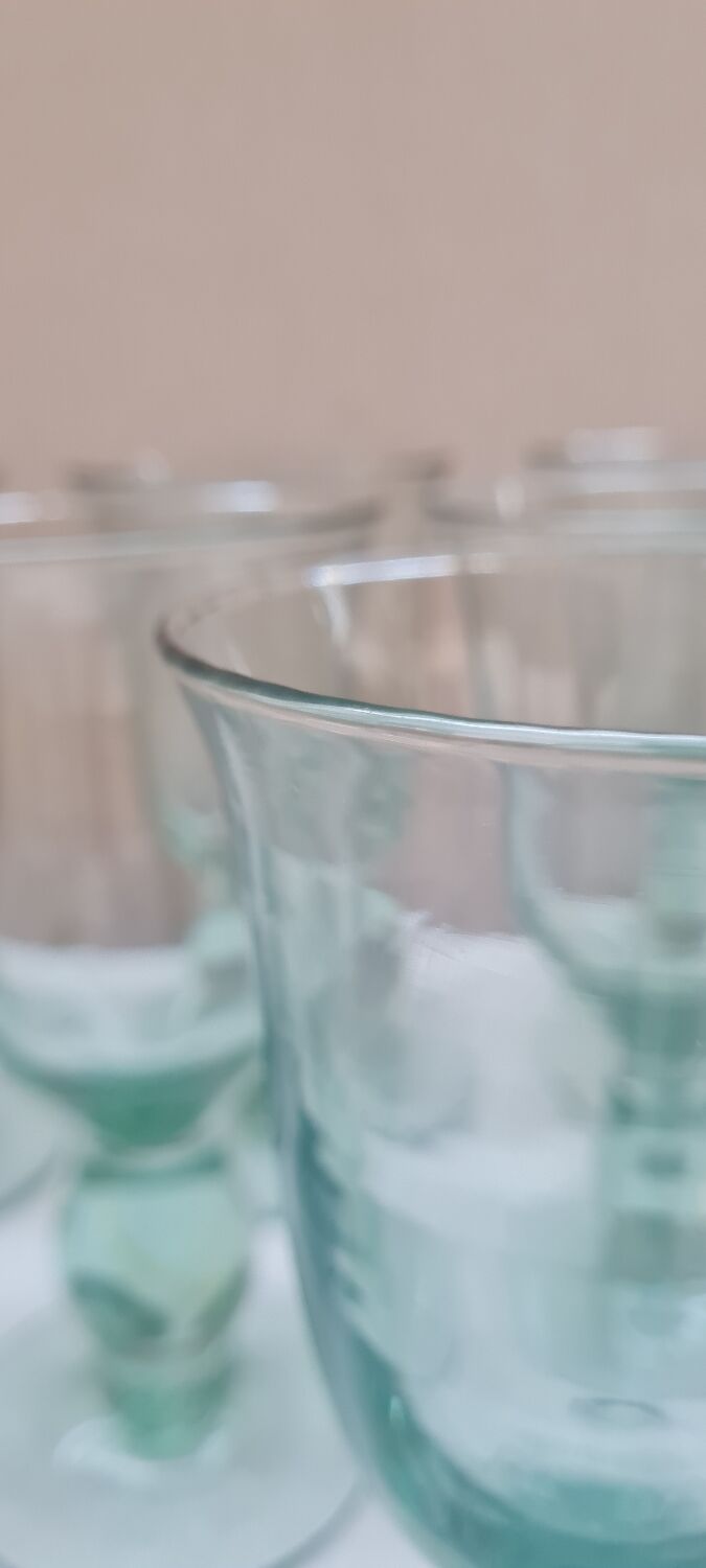 Service of 9 large blown glass stemmed glasses