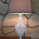 Lampe de table en verre opalin années 1950