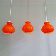Trio de suspensions vintage en opaline orange, 1960-70