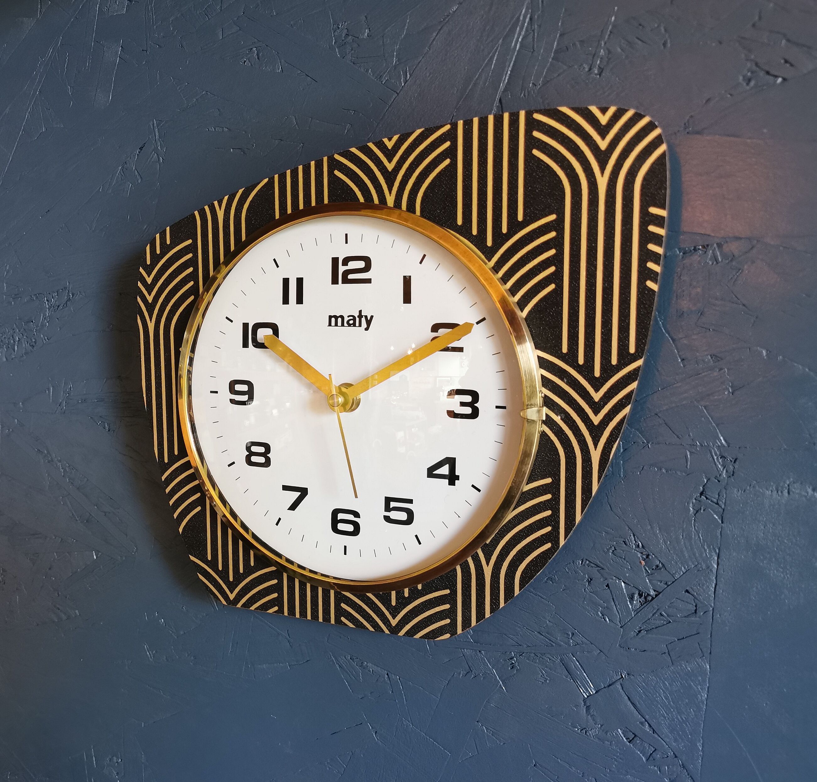 Vintage clock asymmetrical silent wall clock "Maty golden black"