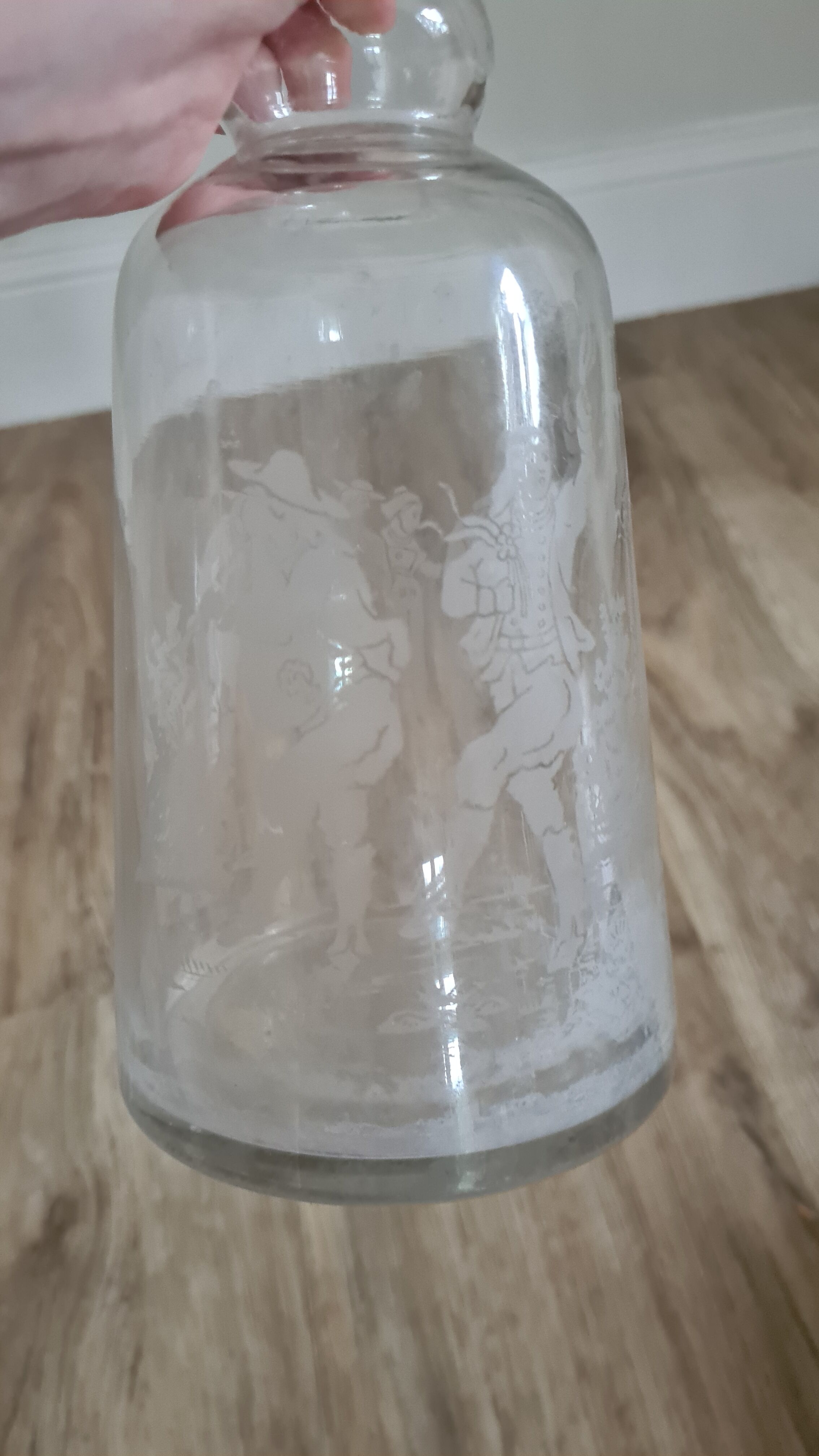 Glass decanter with character designs