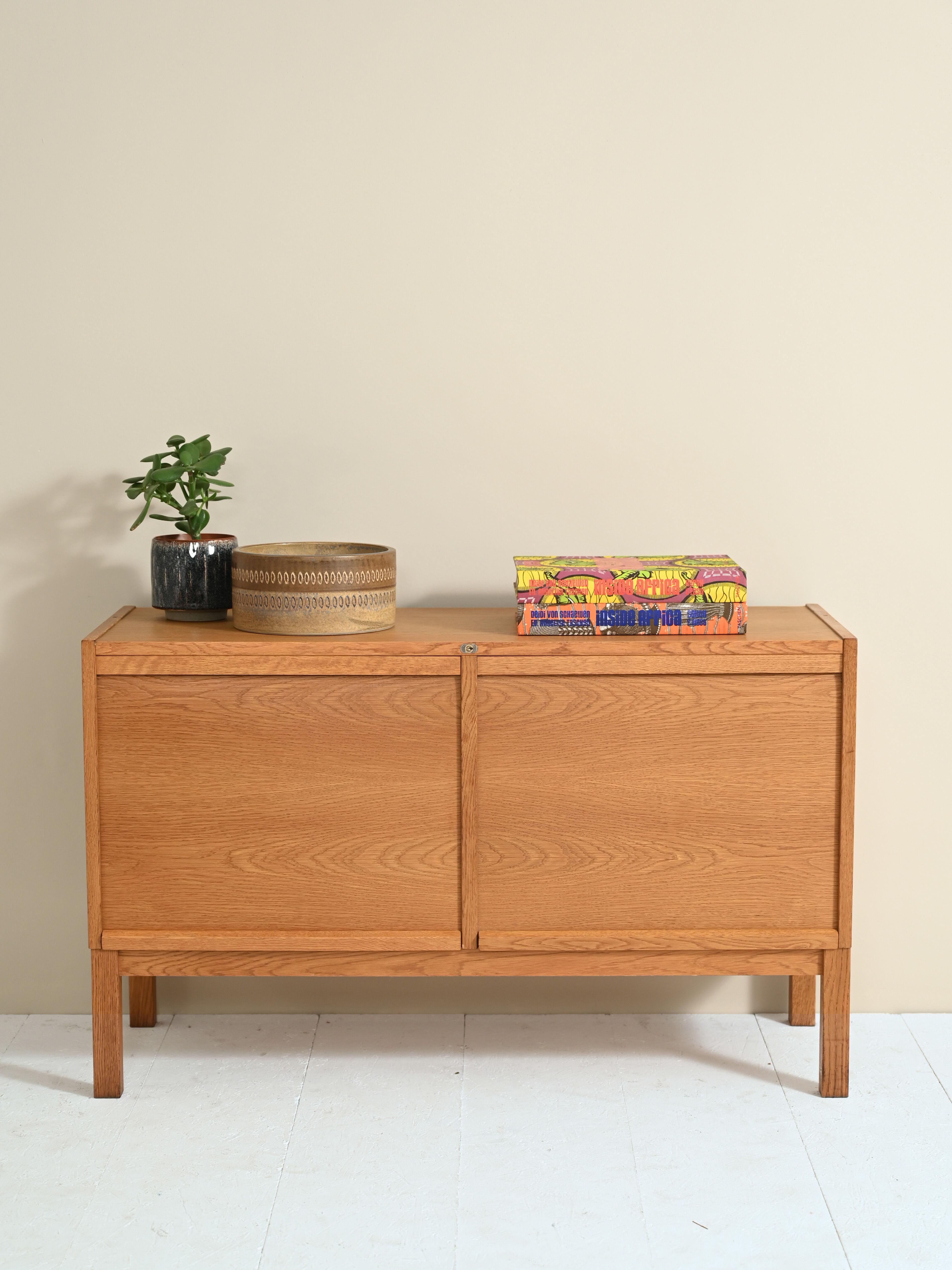 Oak sideboard with retractable doors
