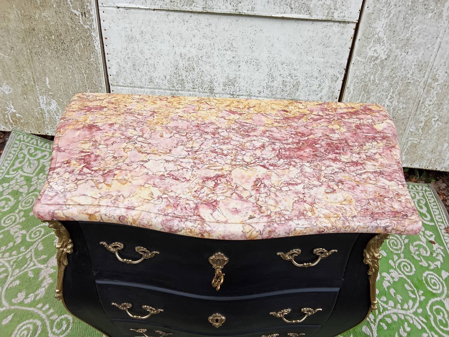 Small black chest of drawers