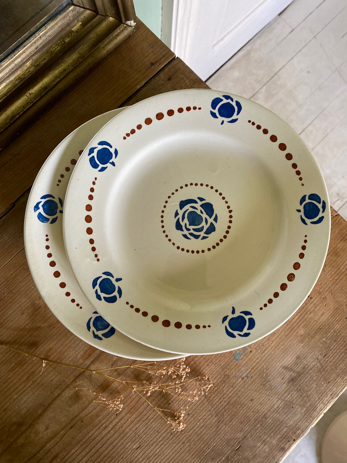 6 Lolette Longchamp iron earth flat plates