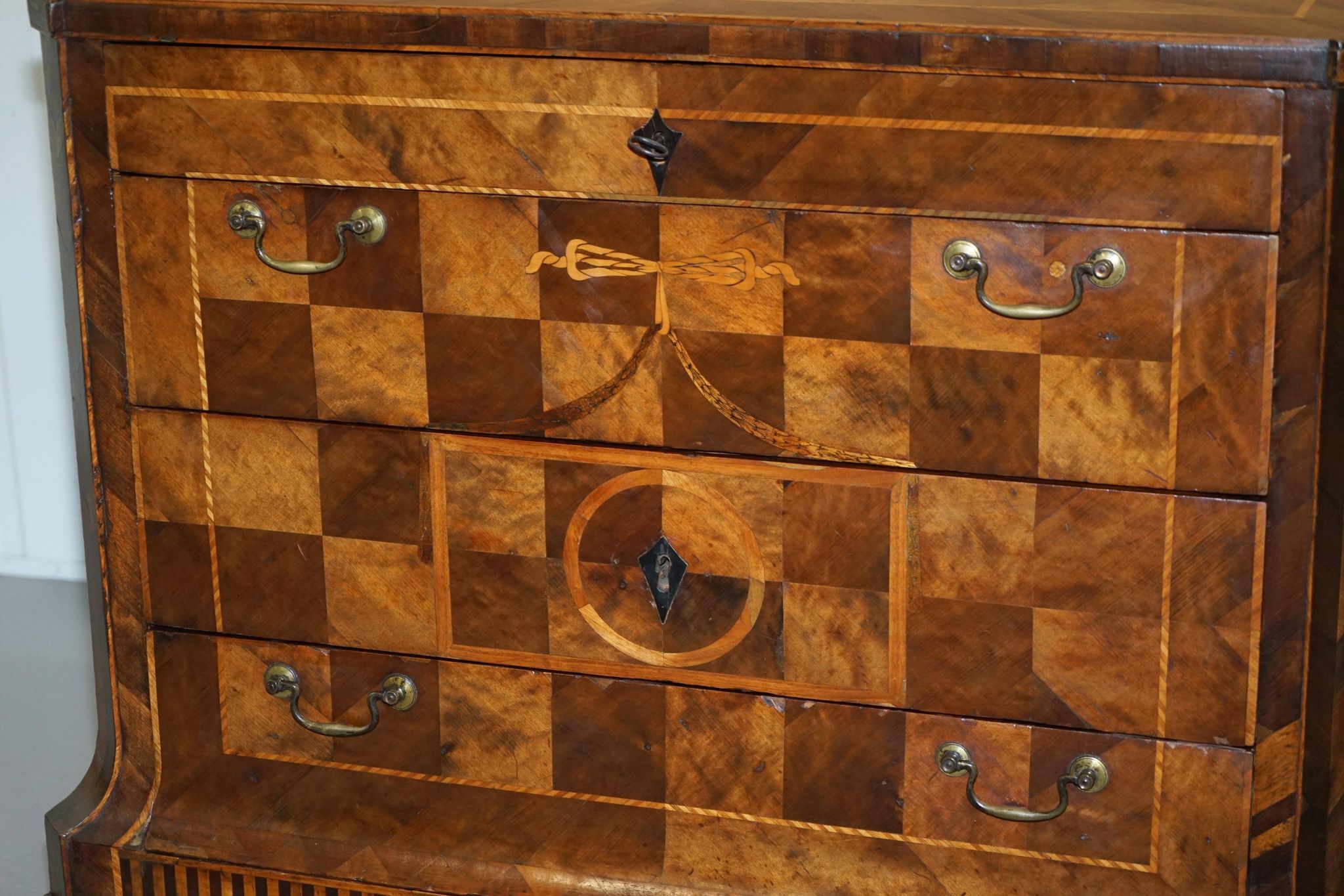 Commode parquetry marqueterie continentale circa 1780
