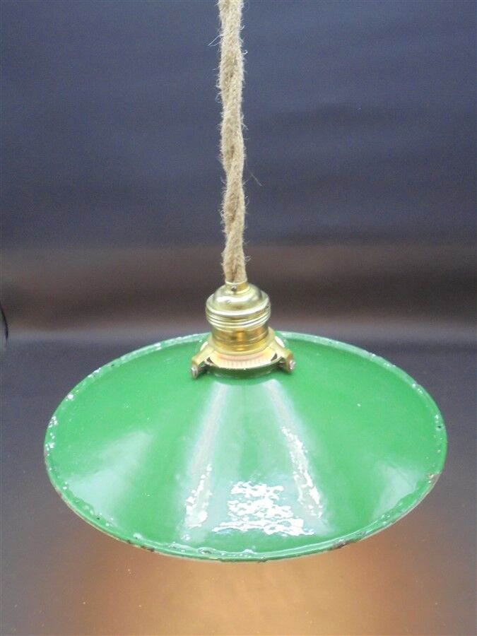 Industrial hanging lamp in enamelled sheet metal