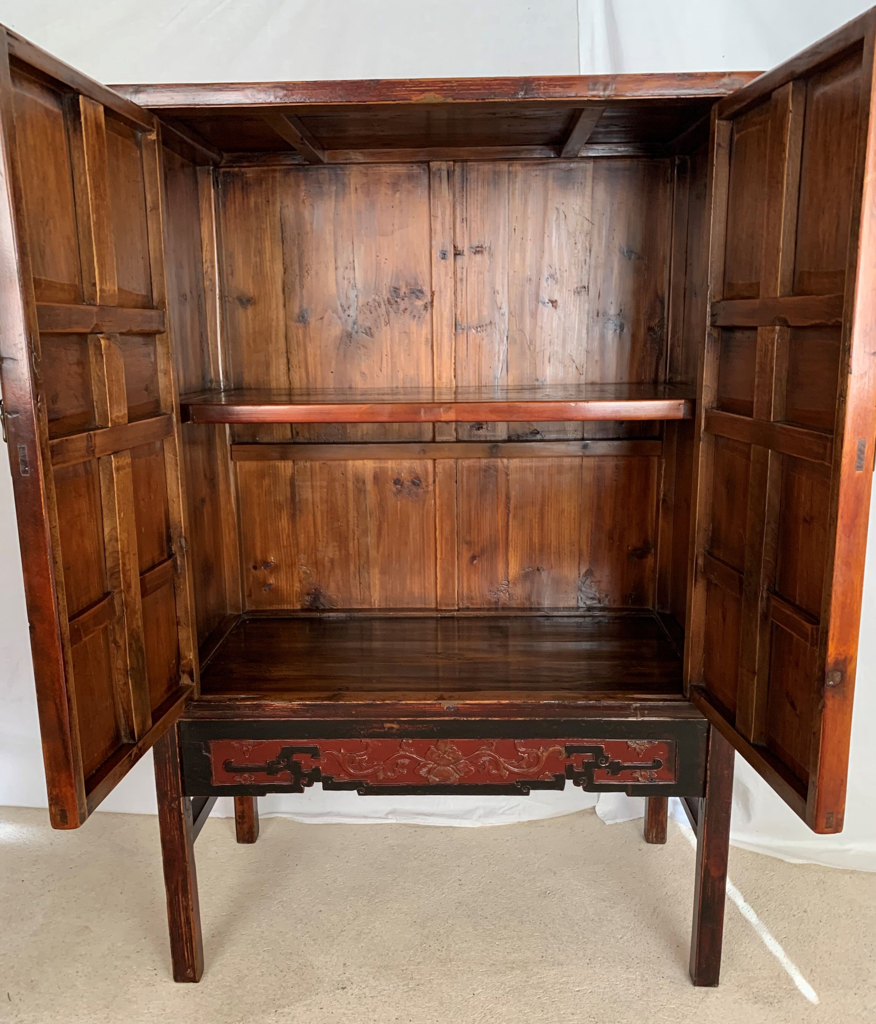 Chinese lay cabinet