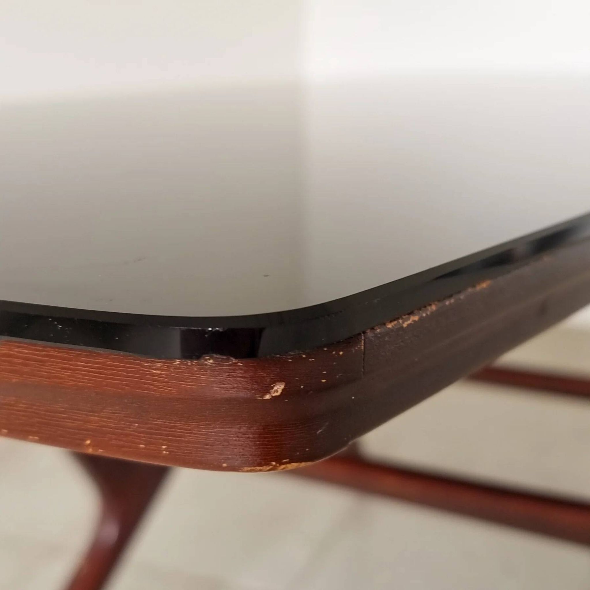 Table basse des années 1950 Ilse Möbel avec plateau en verre noir
