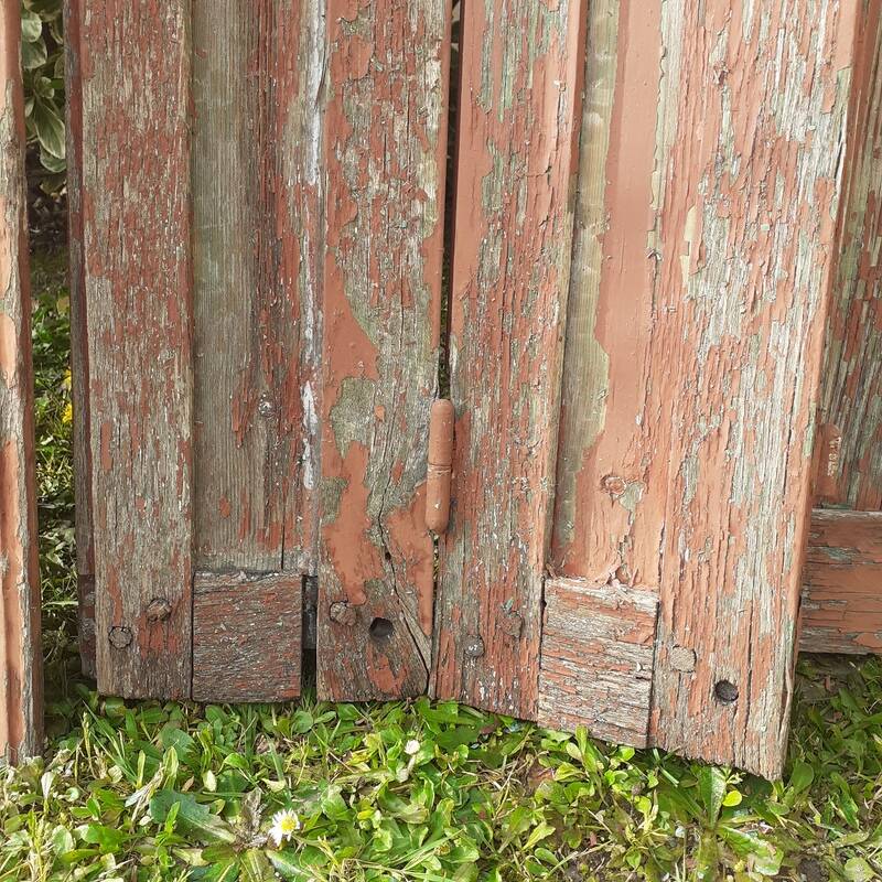 Volets anciens persiennes en parties hautes panneaux pliants bois massif