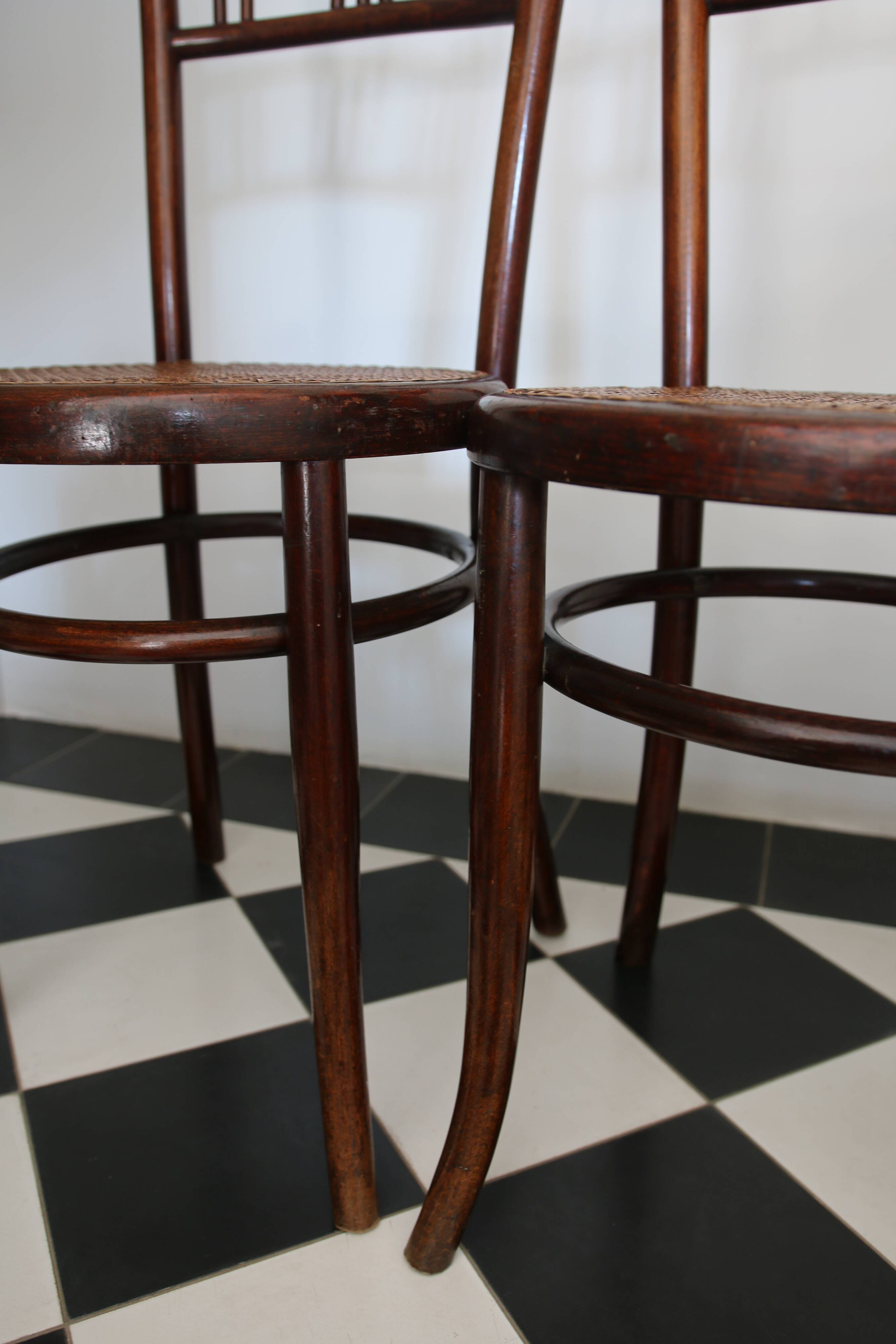 3 chaises bistrot bois courbé, Fischel, fin XIXe - début XXe.
