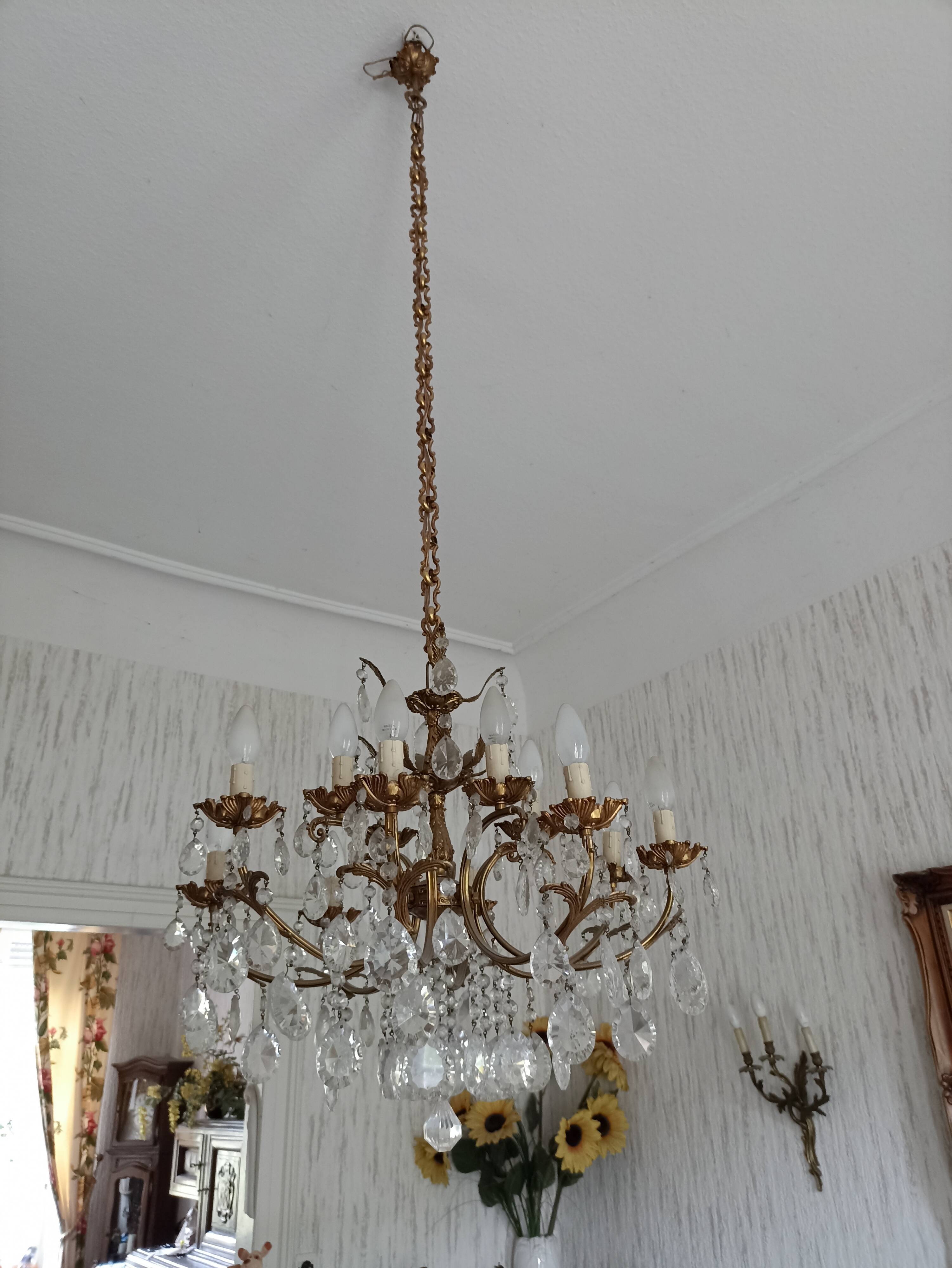8-spoke chandelier brass and glass - gilded