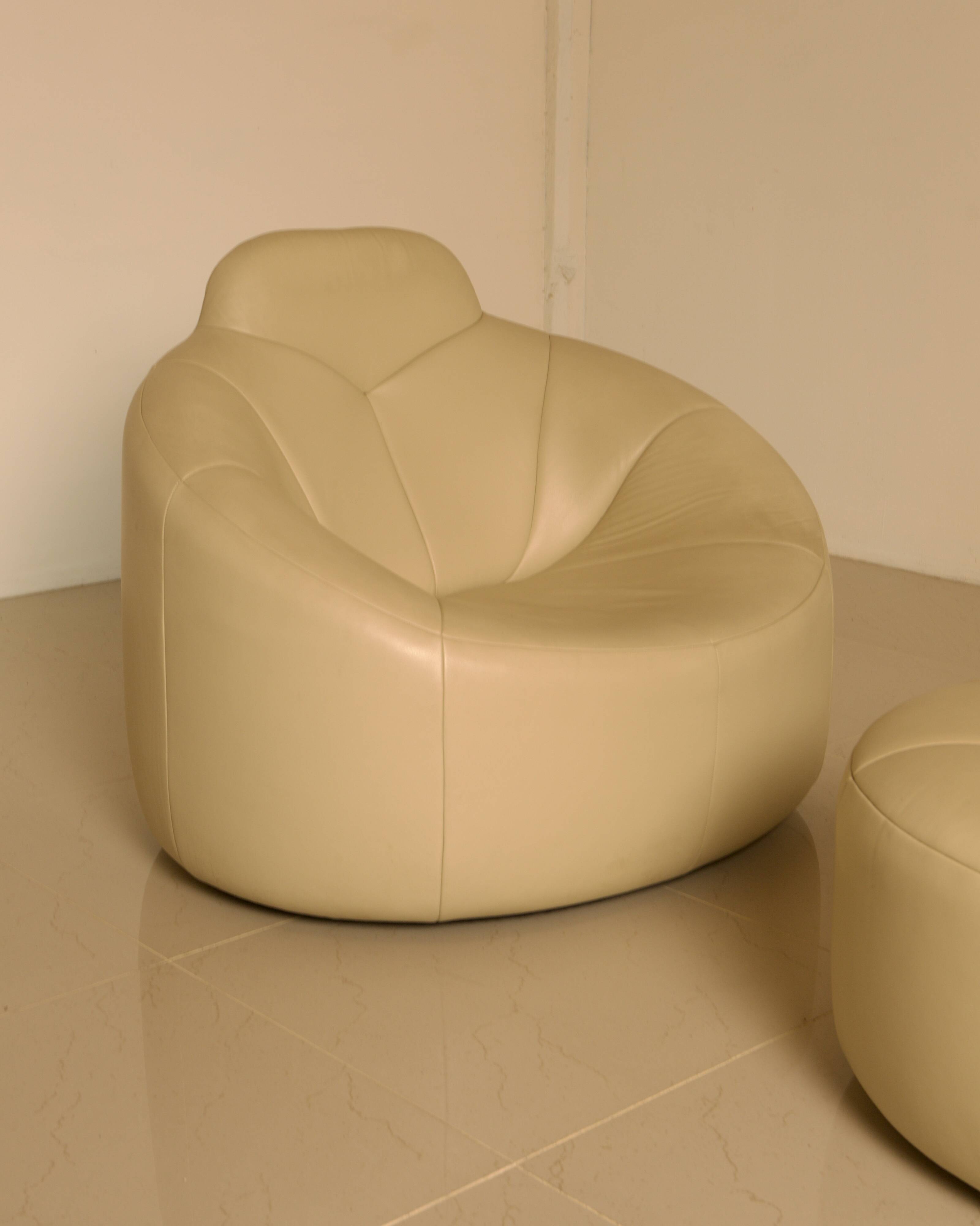 "Pumpkin" armchair set and its cream leather ottoman by Pierre Paulin