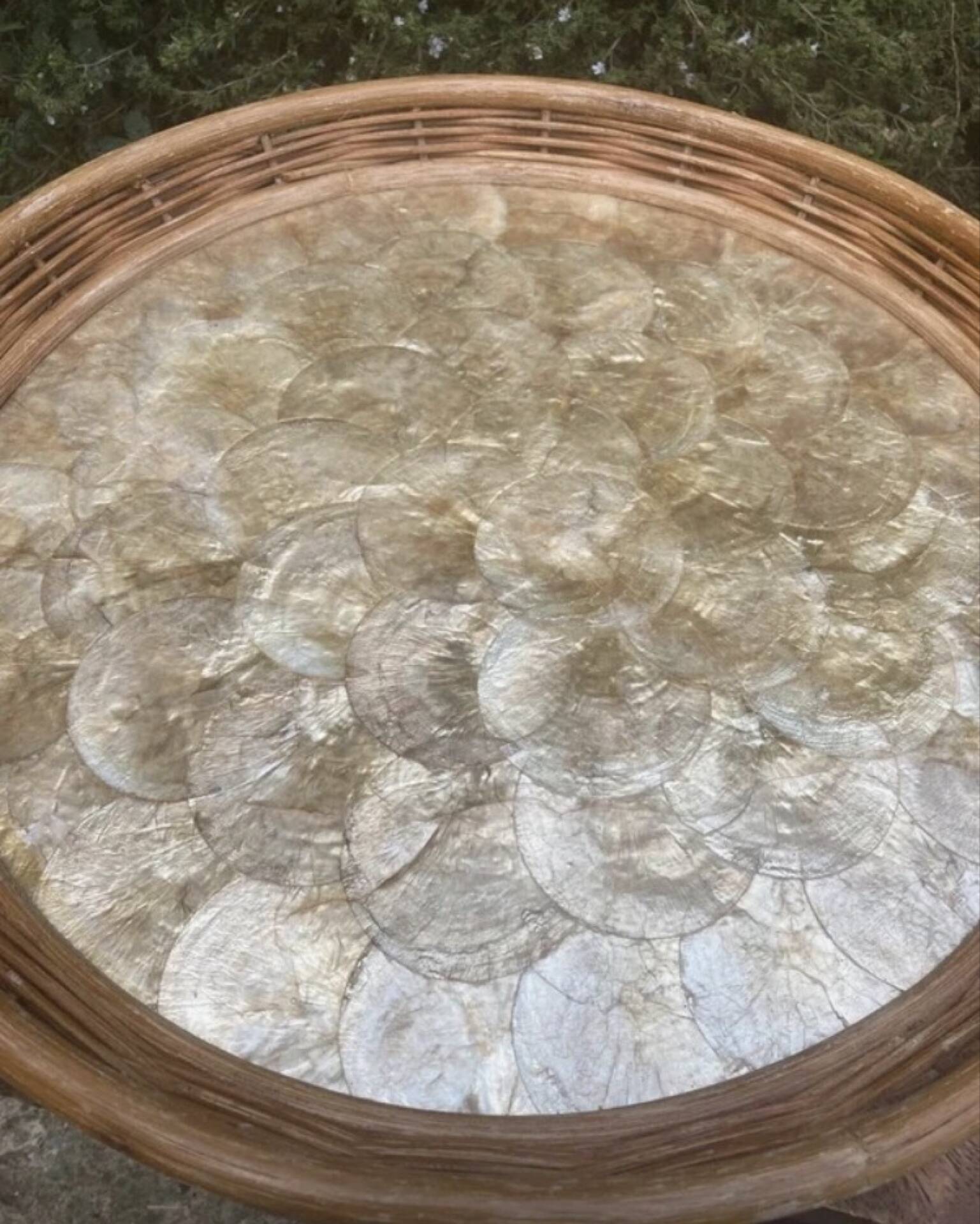 Mother-of-pearl plate