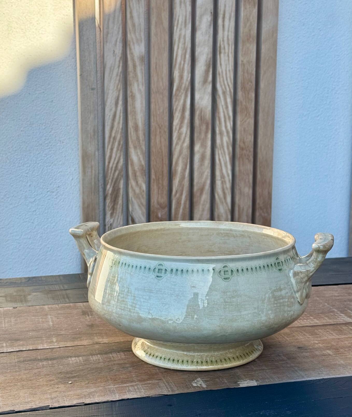 Vegetable dish (or soup tureen) Creil & Montereau, Dublin