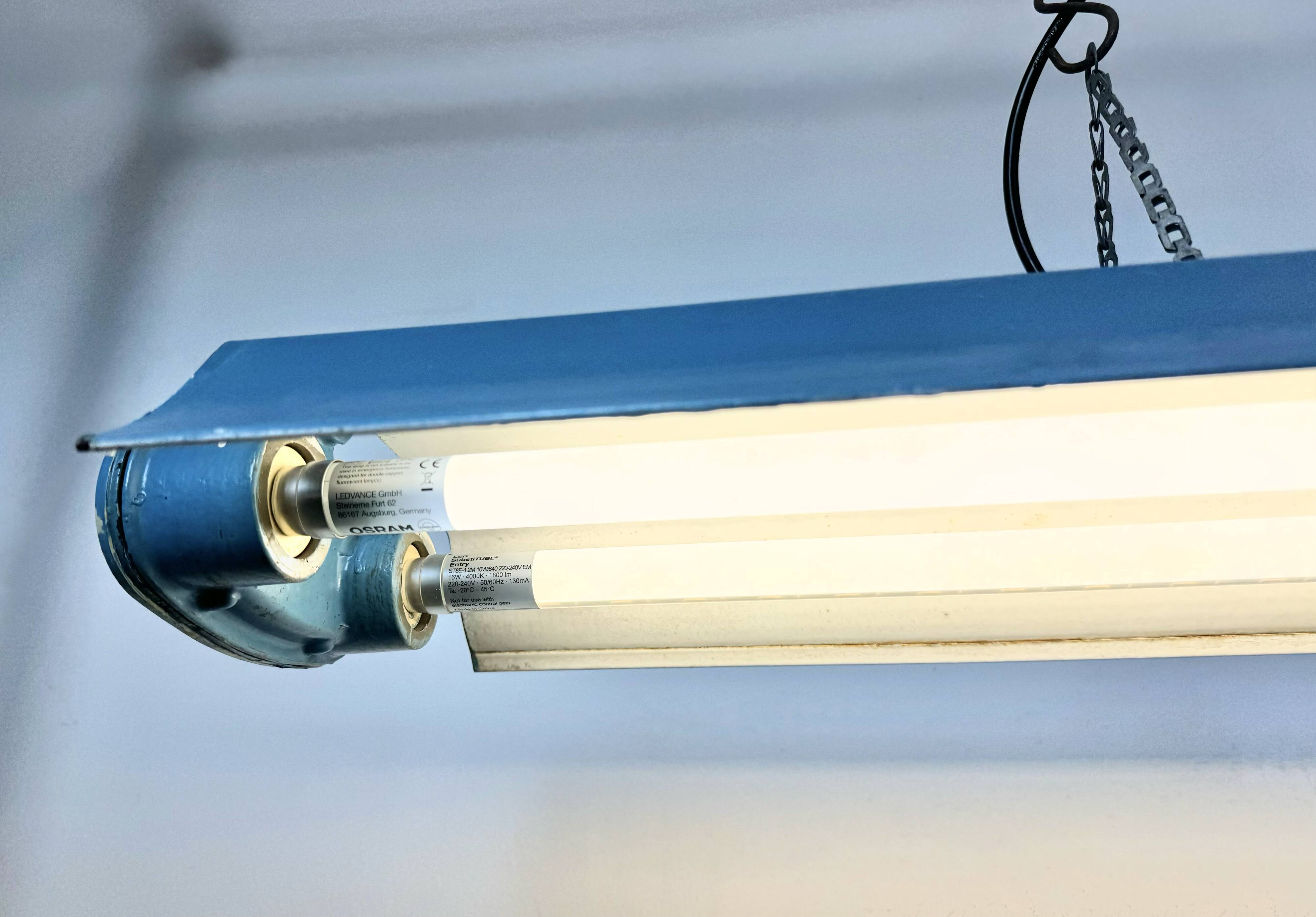 Lampe tube suspendue industrielle bleue de polam gdansk, 1970s