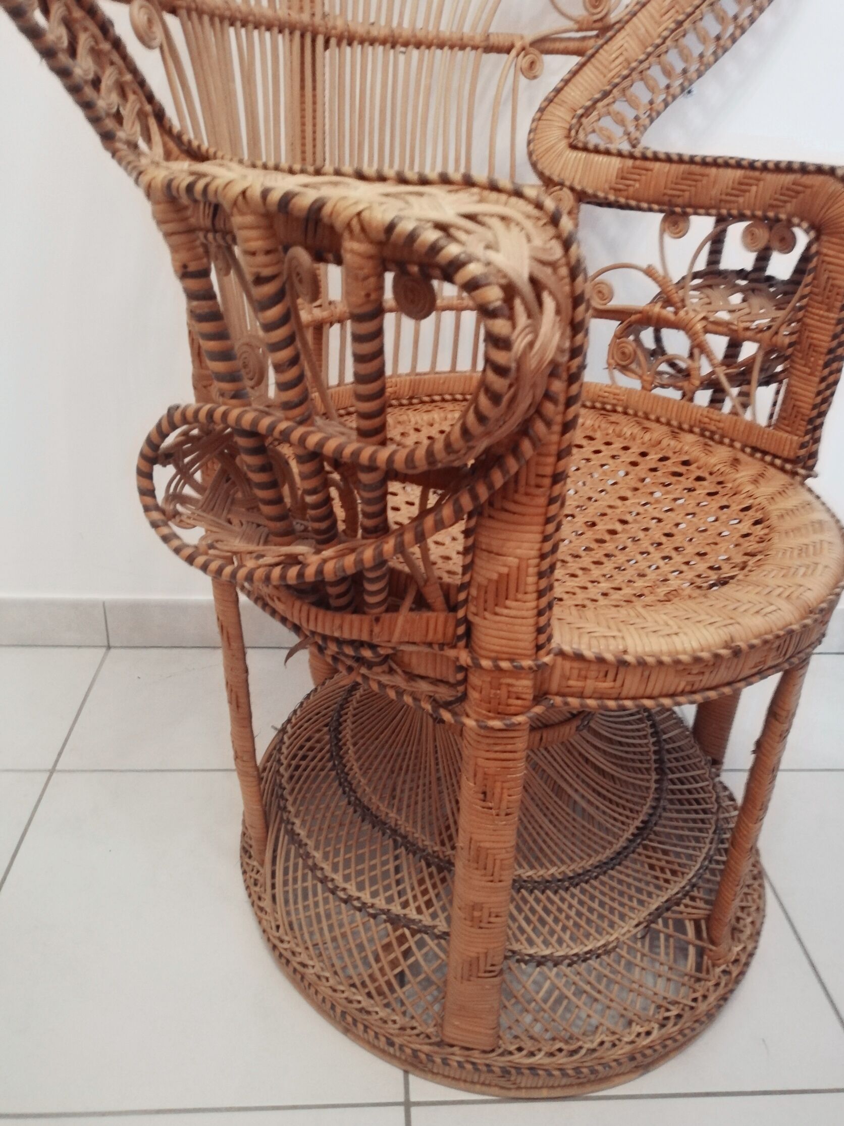 Fauteuil Emmanuelle ou fauteuil paon en rotin