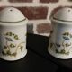 Salière et poivrière en porcelaine