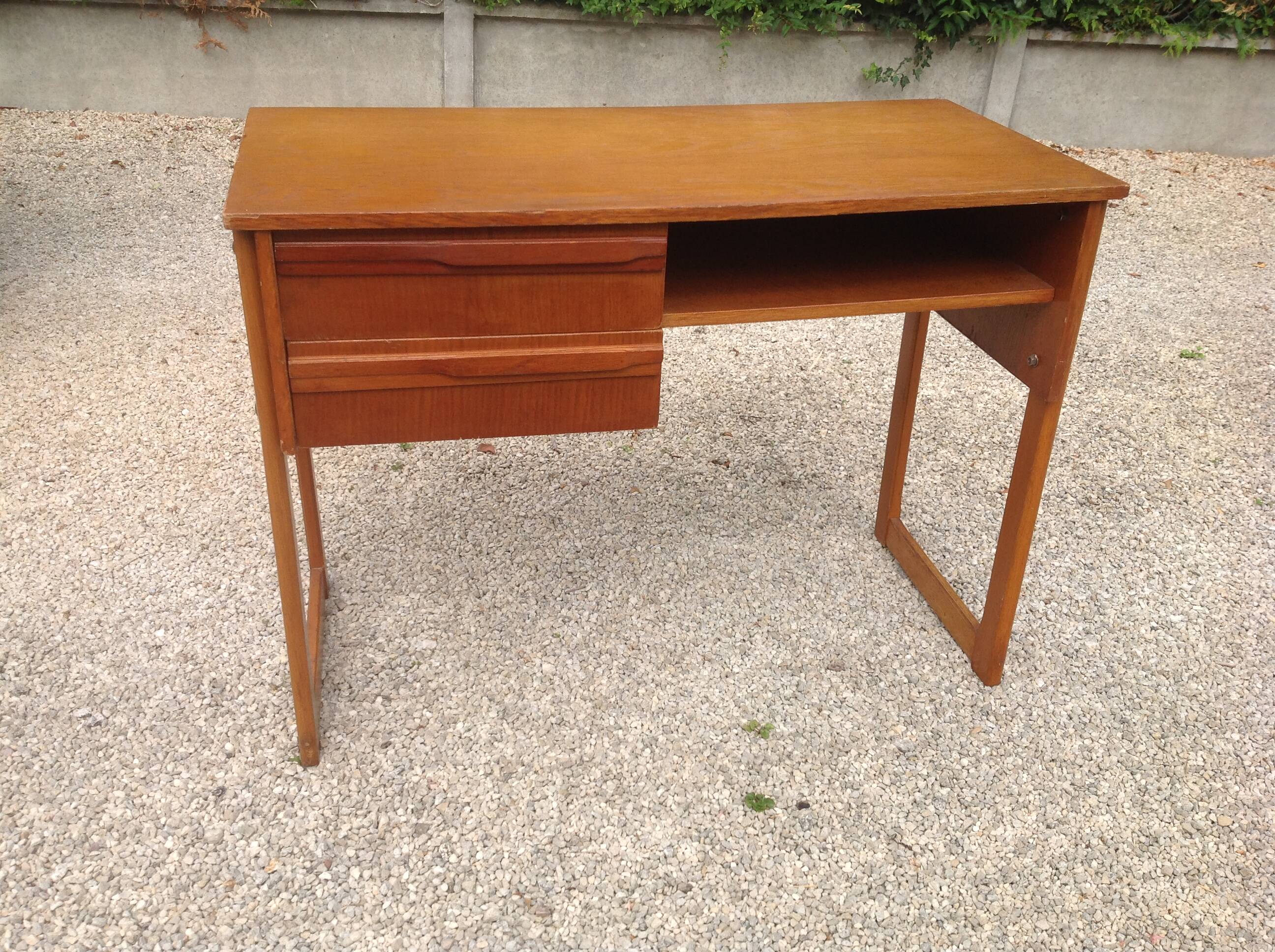 Vintage desk from the 60s with sled legs