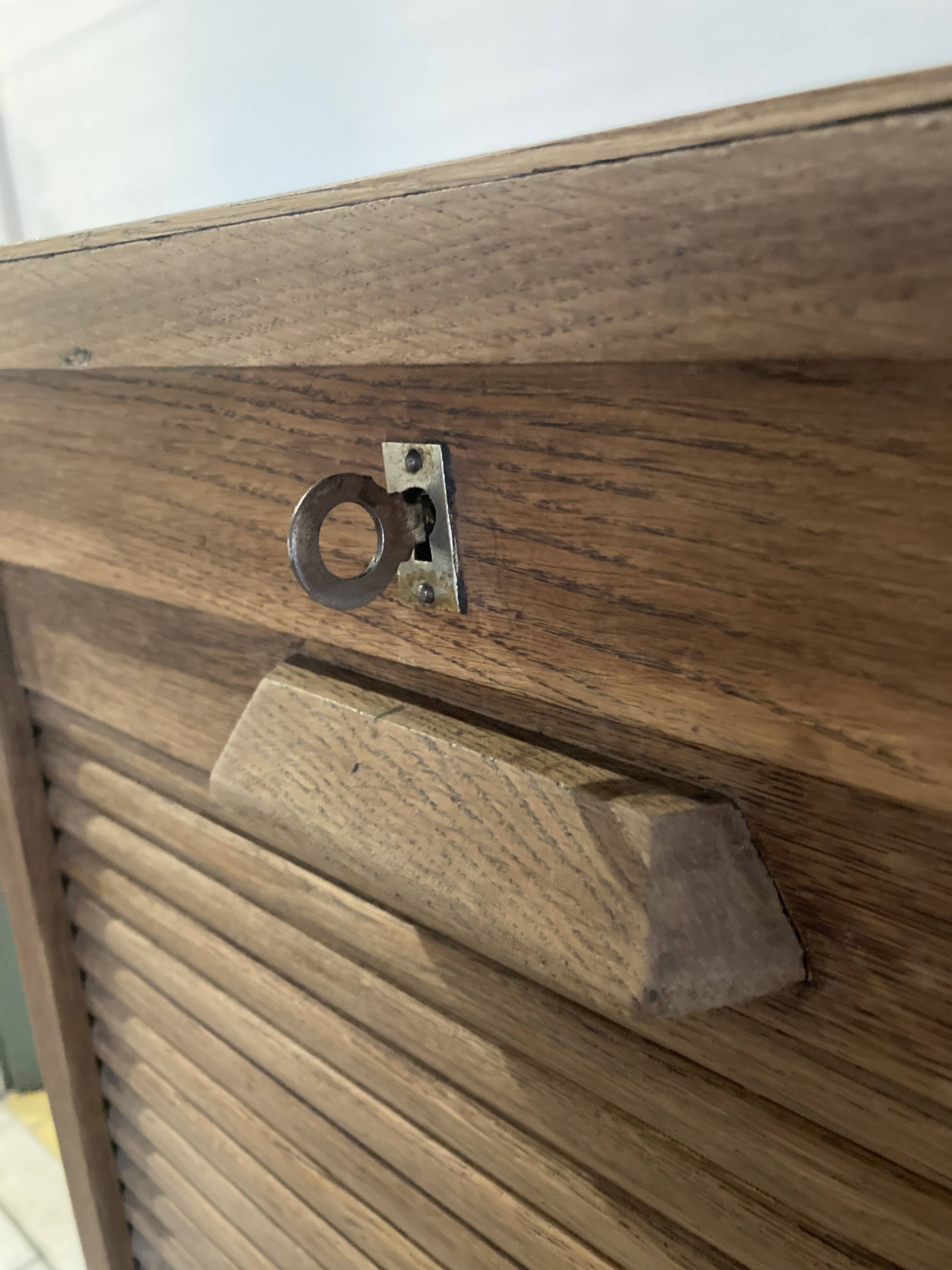 Simple curtain, notary binder