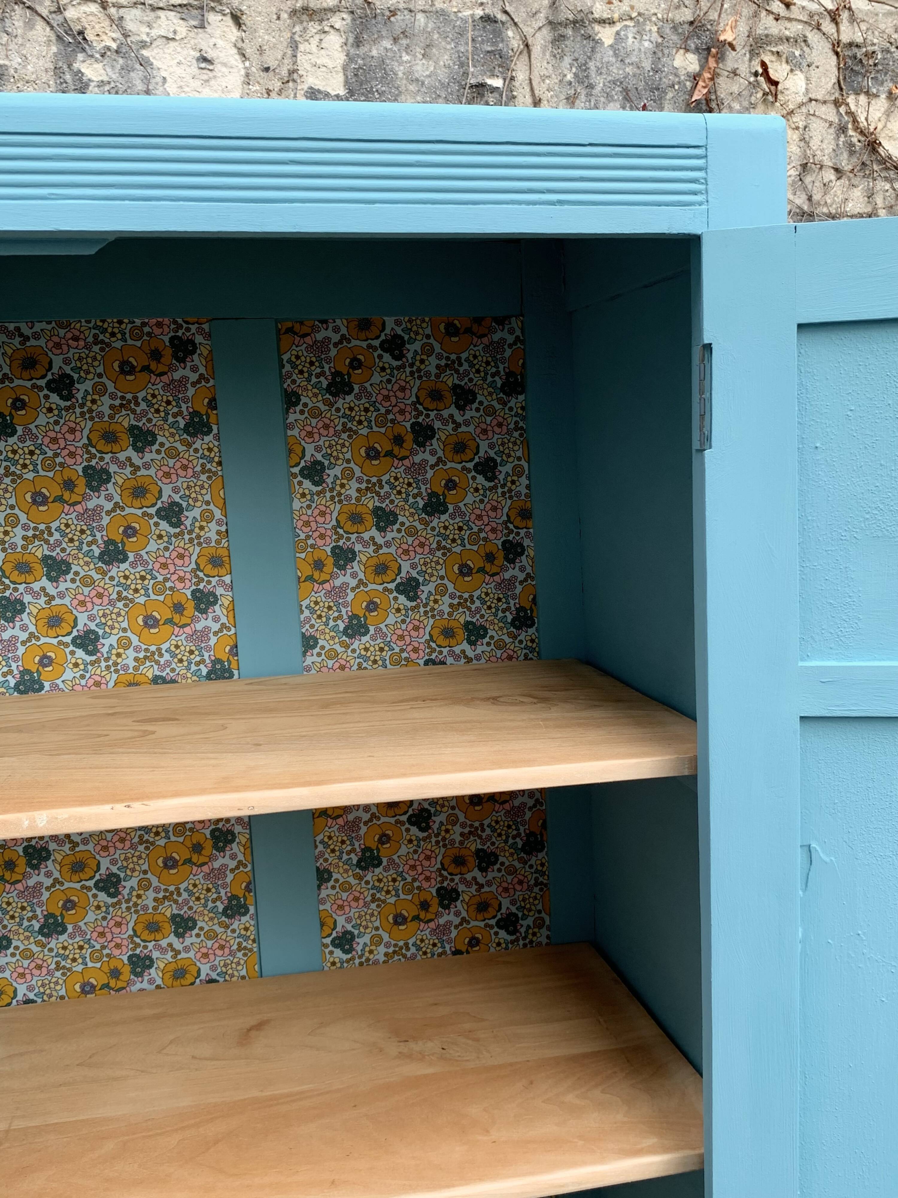 Armoire bonnetière parisienne turquoise 1940